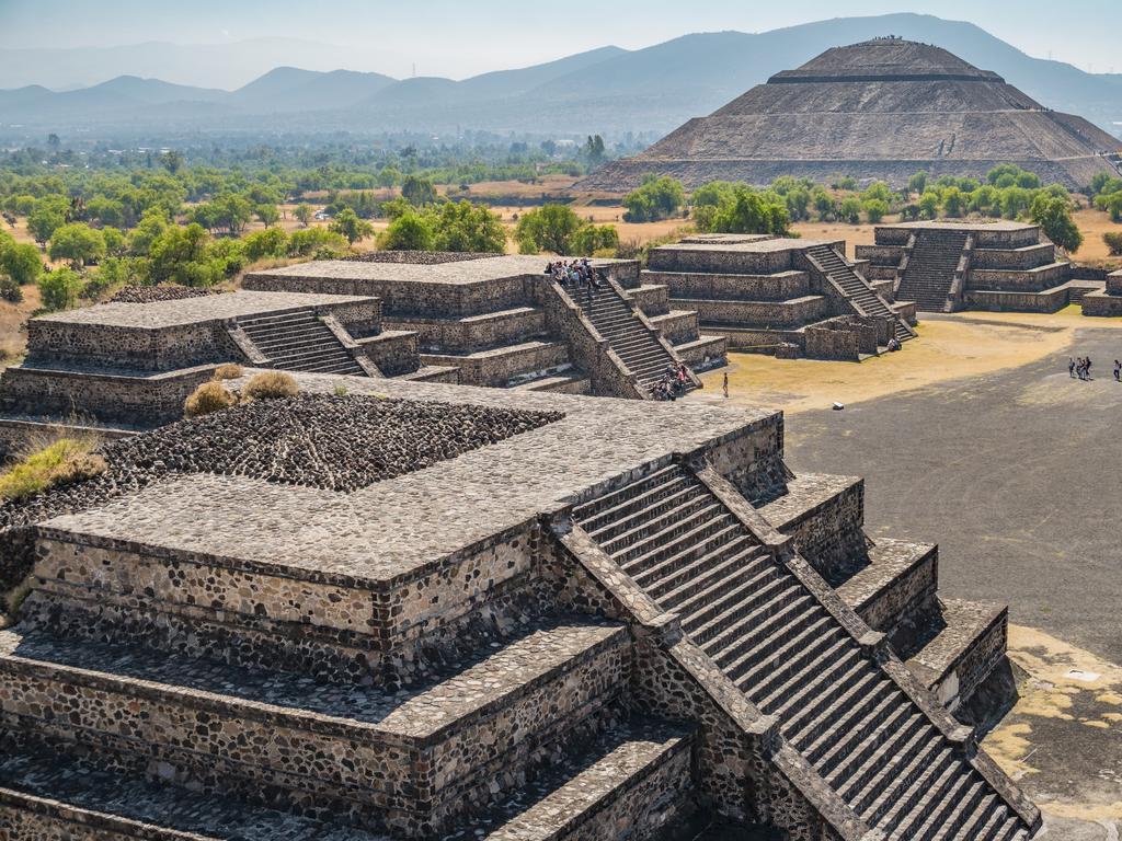 1024x768 In Mexico City's culture zone