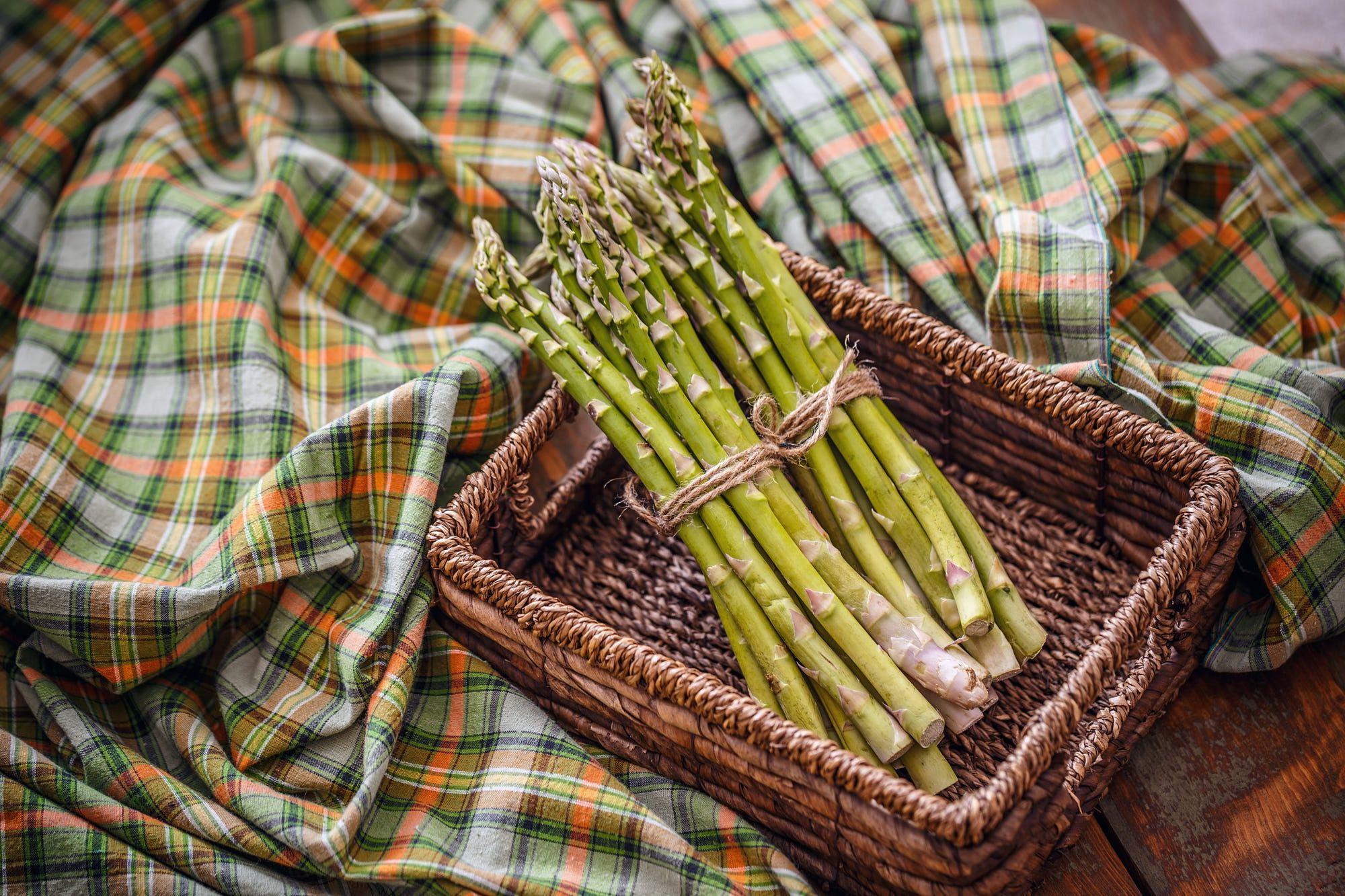 2000x1333 Asparagus HD Wallpaper