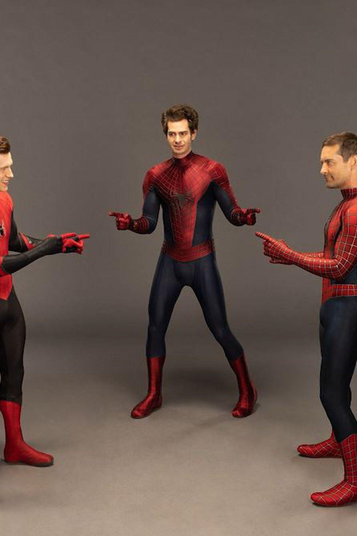 1200x1800 Tom Holland, Tobey Maguire, Andrew Garfield Recreate Iconic Spider Man Meme