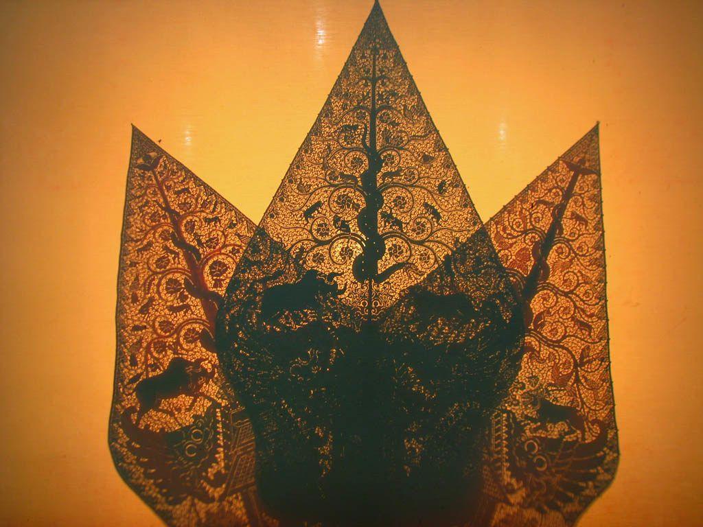 1024x768 wayang opening. Gunungan pada awal pertunjukan wayang kulit