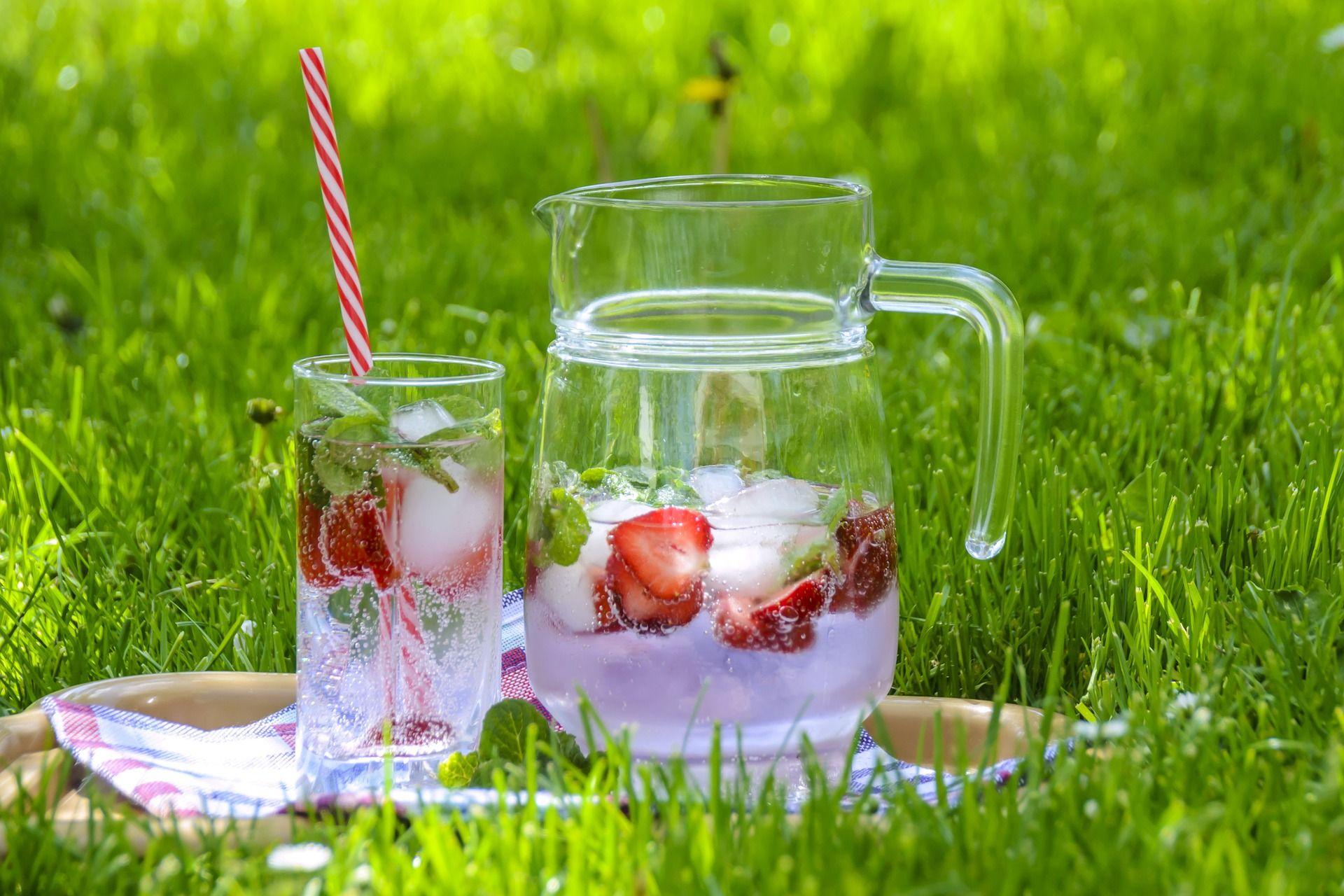 1920x1280 Splash Into Summer with Refreshing Sippers. PearlPoint Nutrition Services®