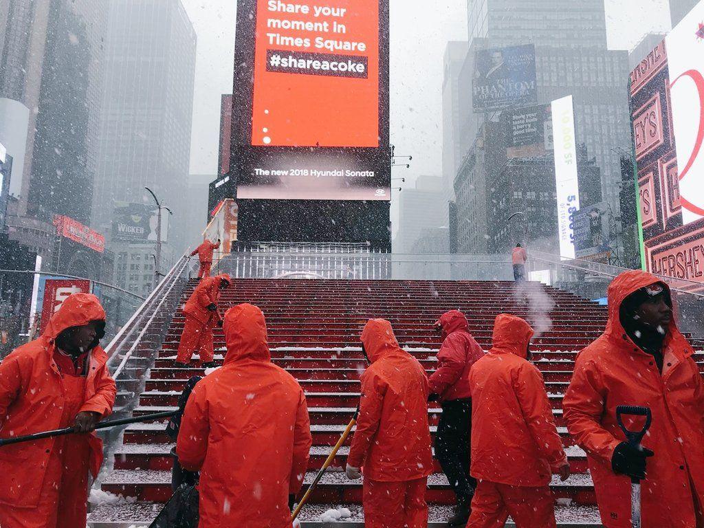 1024x768 Times Square big shout out to the Times Square