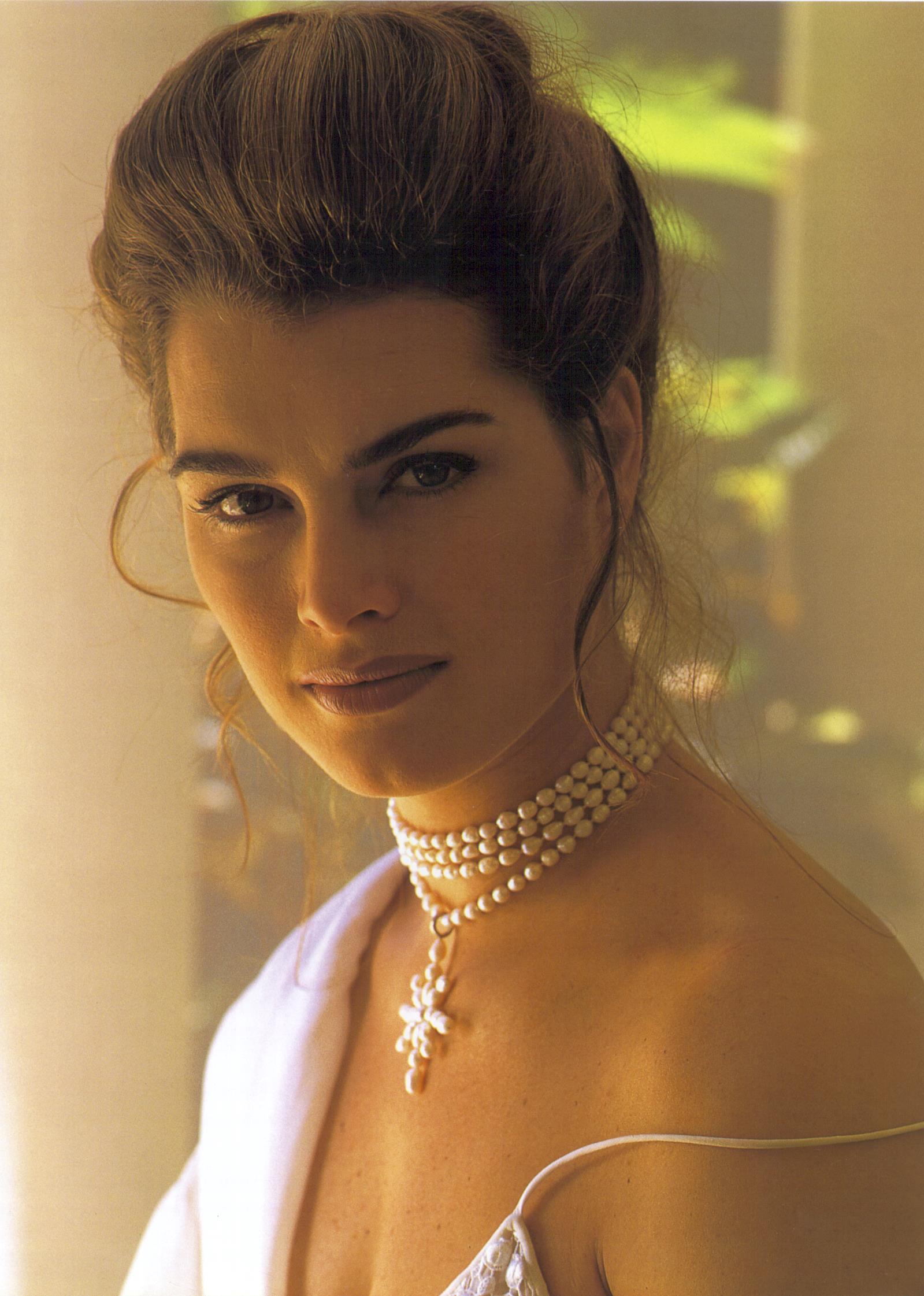 1599x2242 Brooke Shields wallpaper