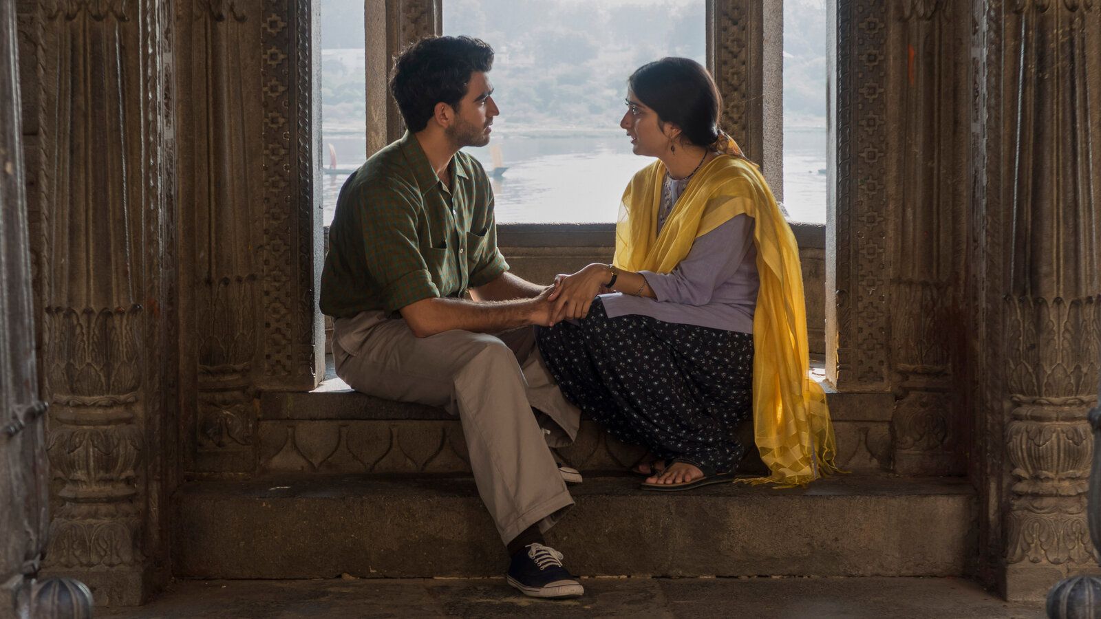 1600x900 A Muslim Hindu Kiss Puts Netflix India In The Crosshairs