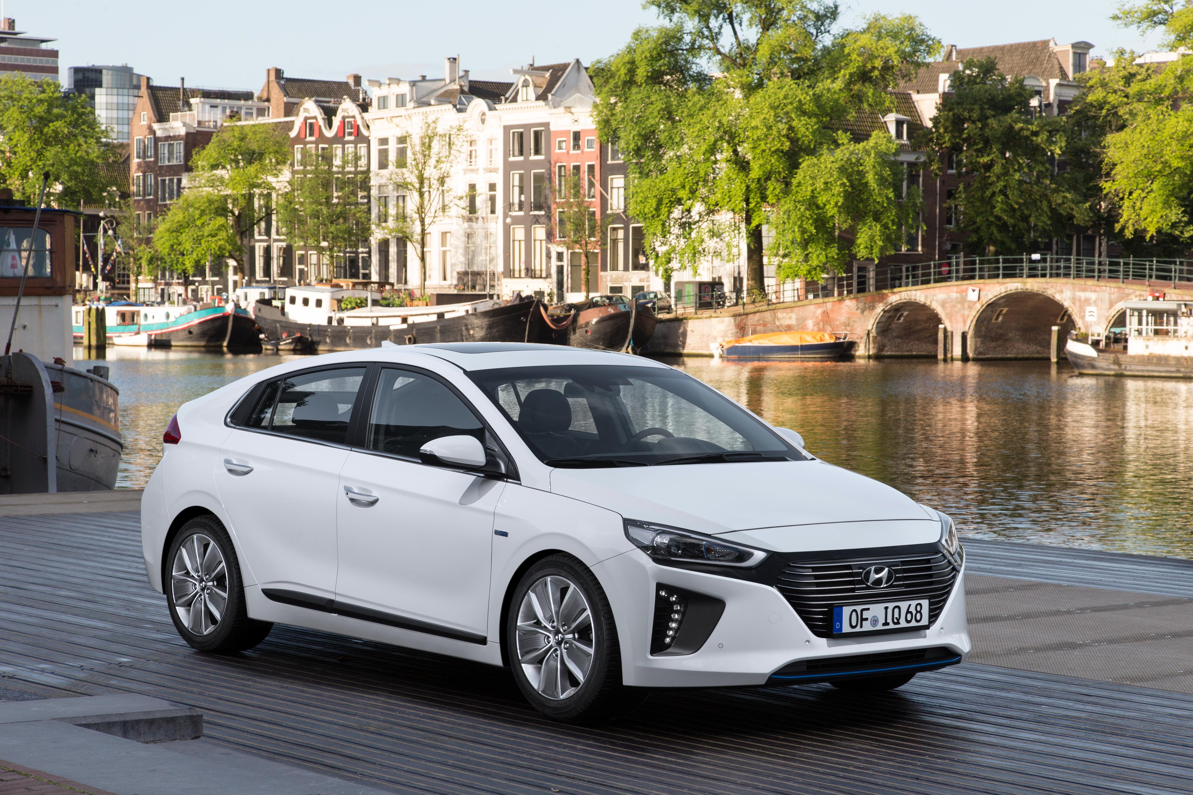 4096x2731 Hyundai Ioniq Wallpaper