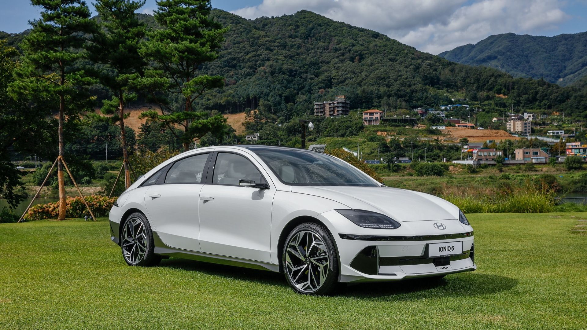 1920x1080 Review: 2023 Hyundai Ioniq 6 redraws the electric sedans, may topple Tesla Model 3