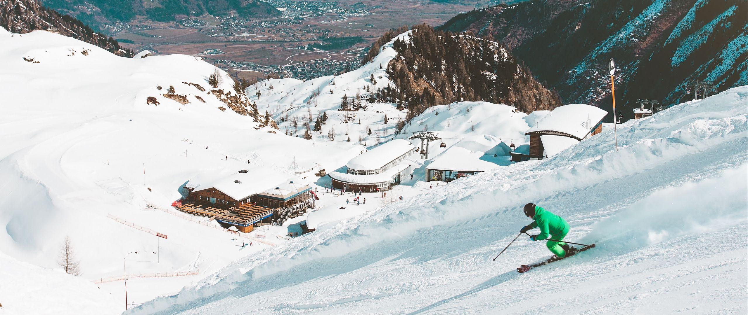 2560x1080 Download wallpaper 2560x1080 skier, mountains, snow dual wide 1080p