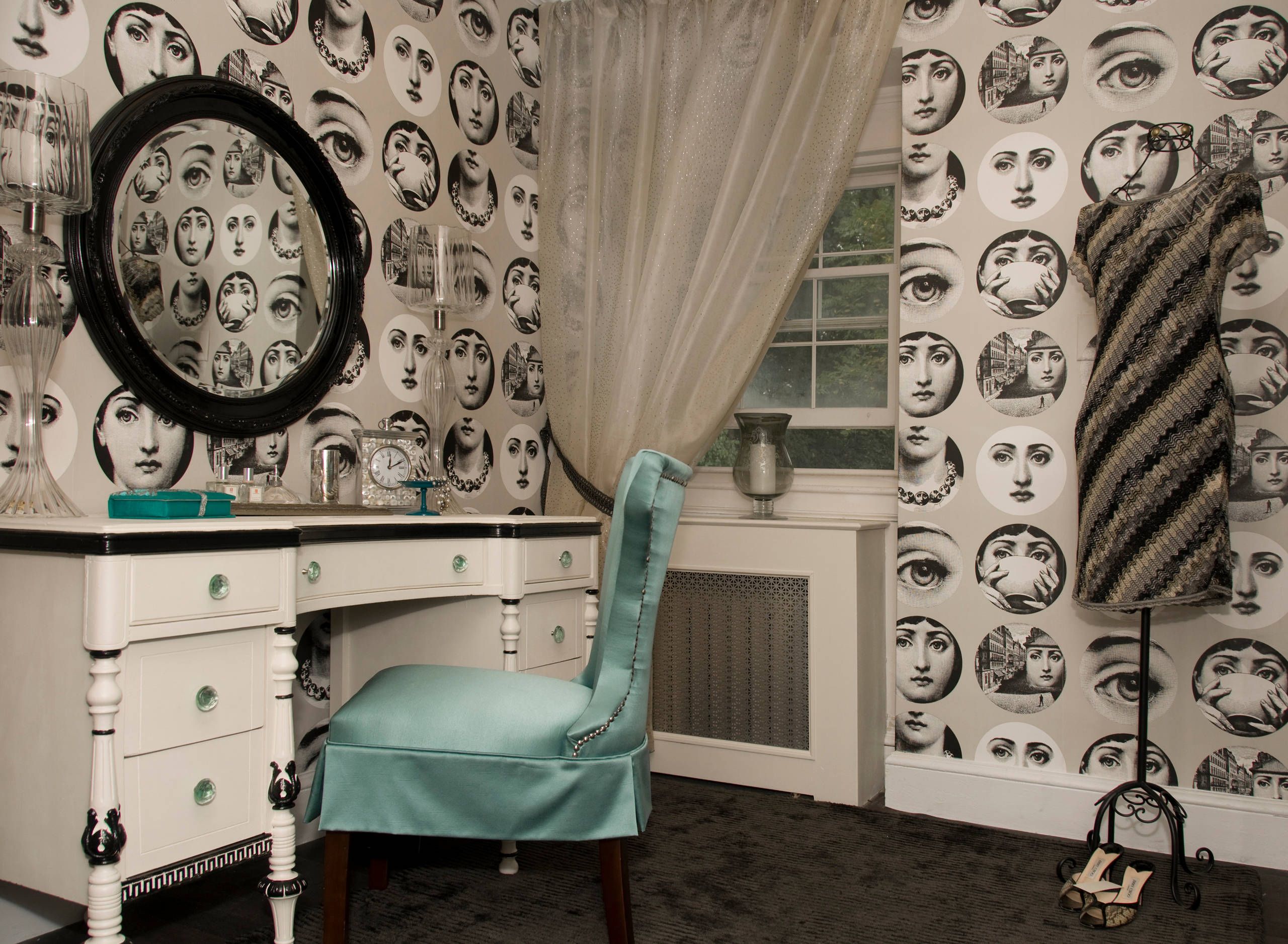 2560x1876 Dressing Room Wallpaper & Ideas