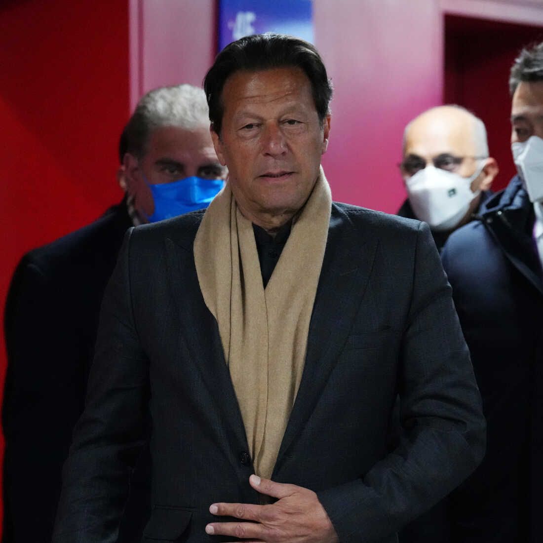 1100x1100 Pakistan's premier faces a showdown with lawmakers after army withdraws backing