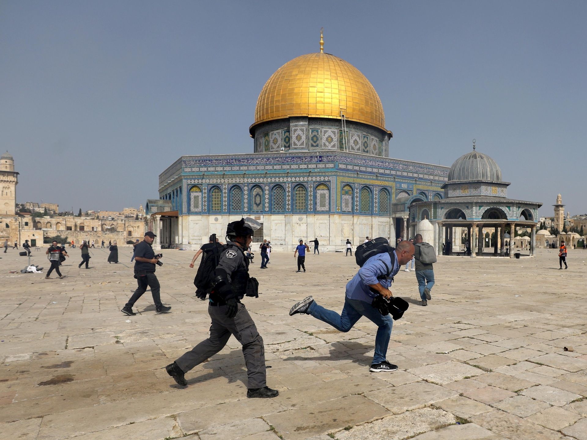 1920x1440 In Picture: Israeli Forces Storm Al Aqsa Compound. Israel Palestine Conflict News
