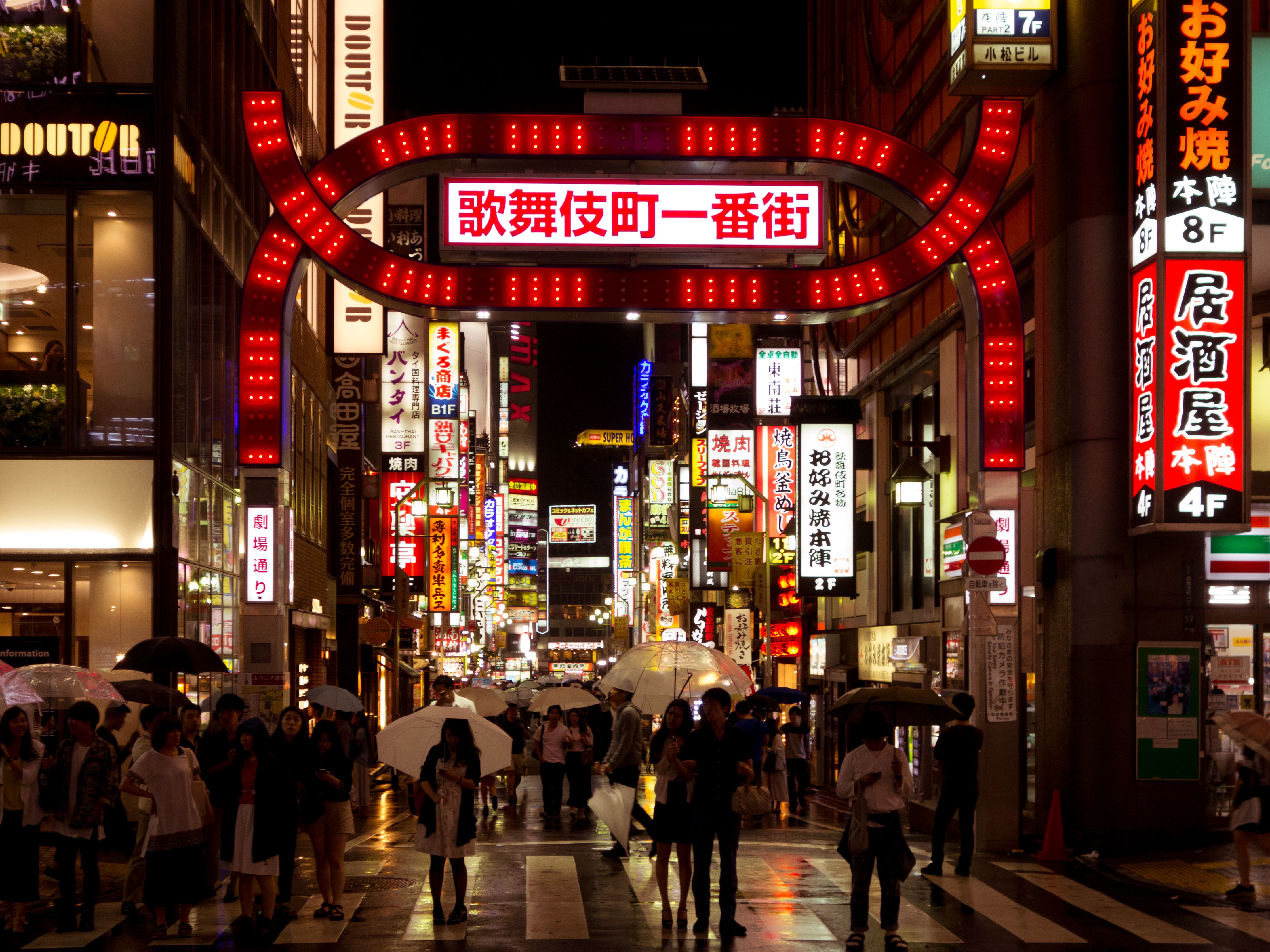 4413x3310 Kabukicho Gate