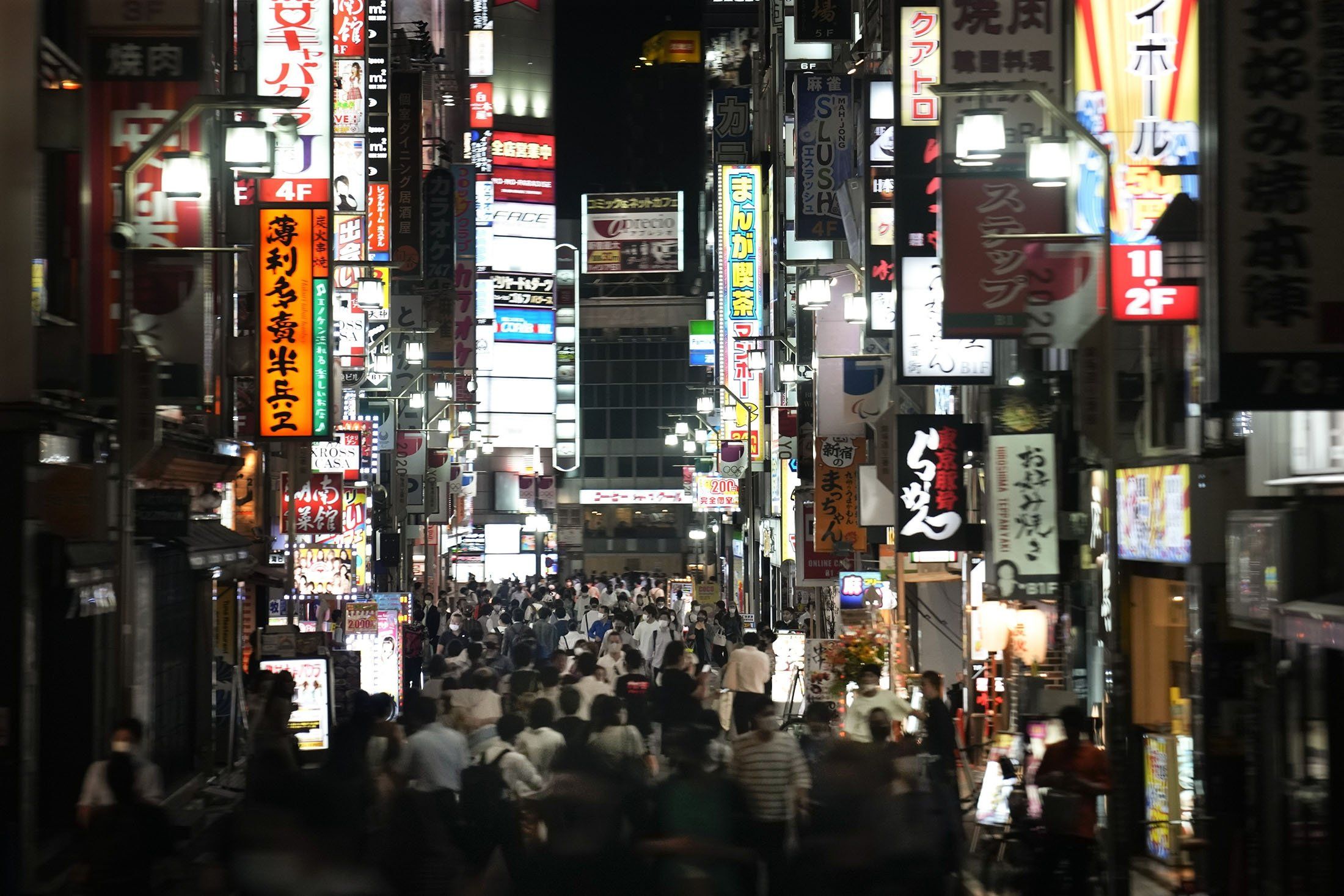 2200x1467 Guests of Tokyo Olympics see glimpse of the city, from a bus