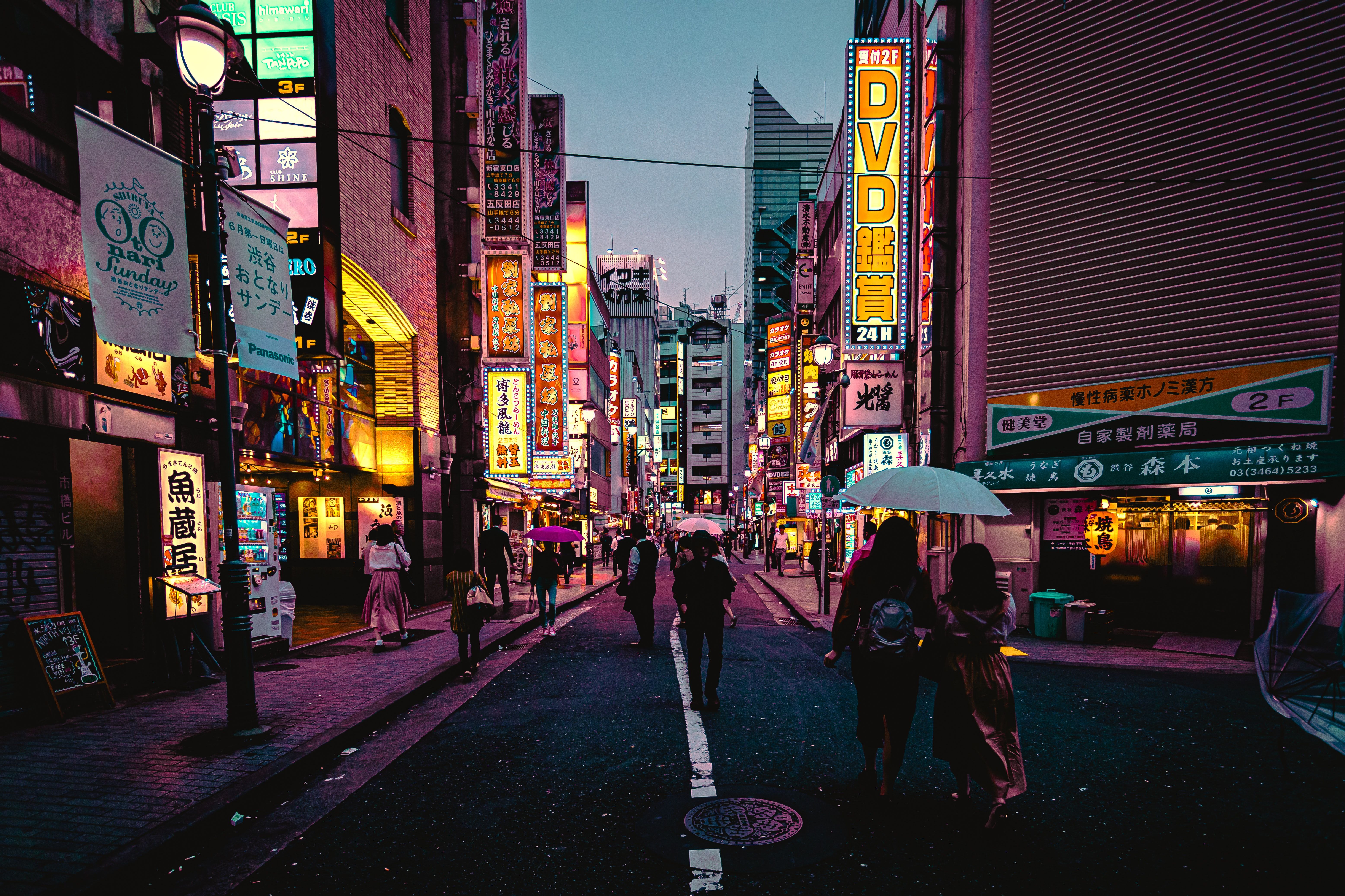 6223x4149 Shinjuku Kabukicho in Tokyo, Japan · Free