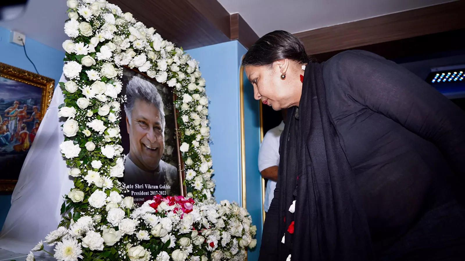 1600x900 Shabana Azmi, Johnny Lever and Dalip Tahil attend late actor Vikram Gokhale's prayer meet. Hindi Movie News of India