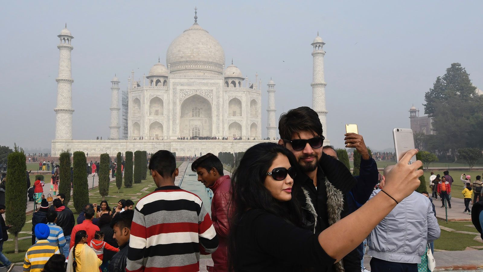 1600x900 Taj Mahal, India's most famous landmark is changing color