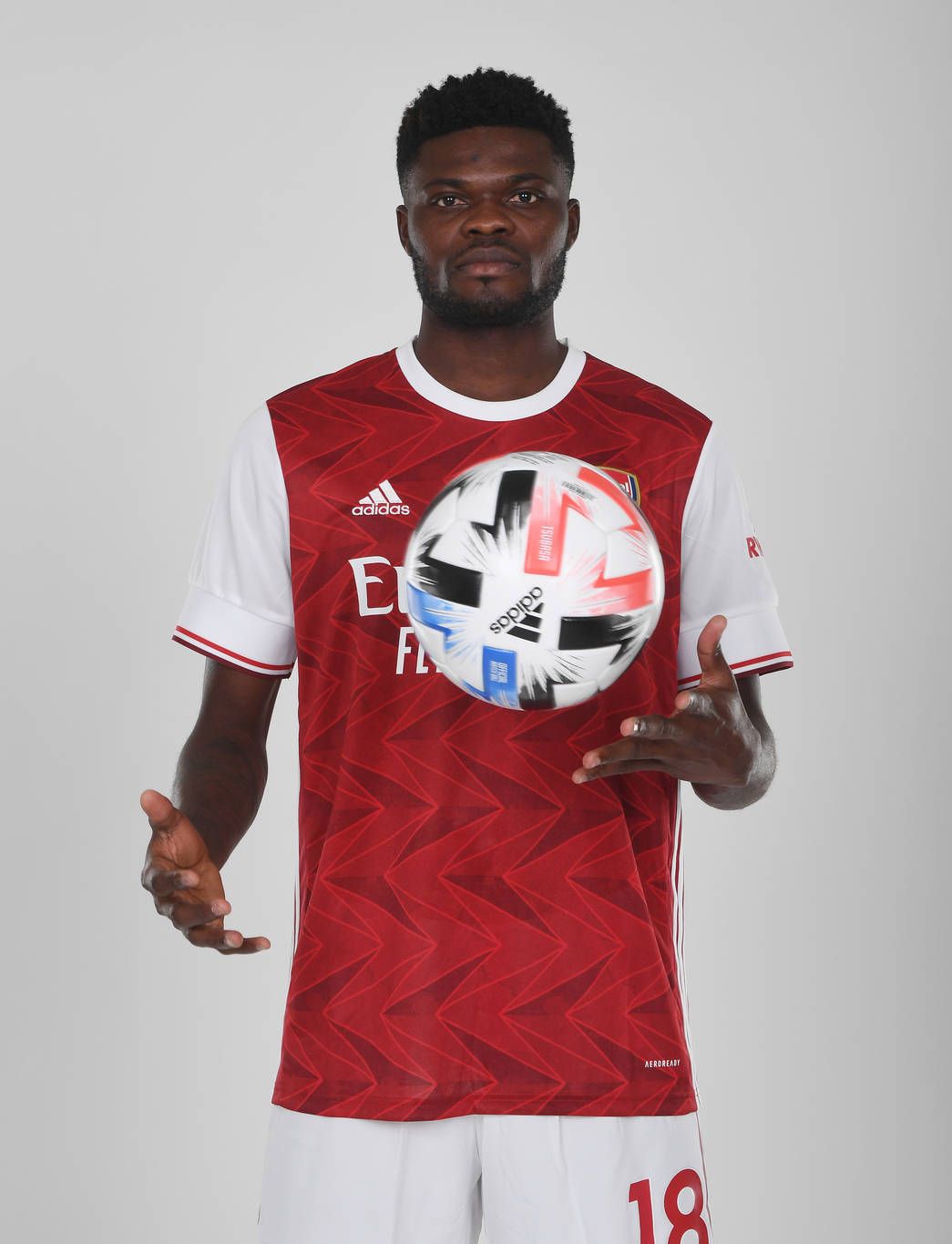 1045x1365 Download Thomas Partey Balancing The Ball Wallpaper