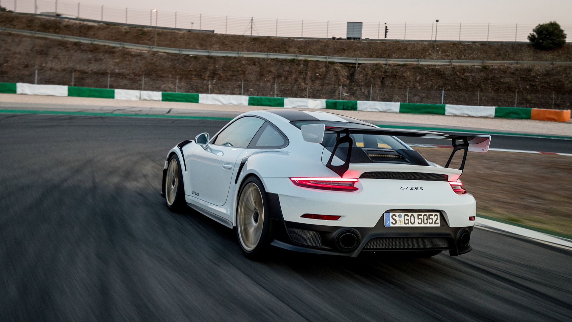 1920x1080 Porsche 911 GT2 RS Wallpaper