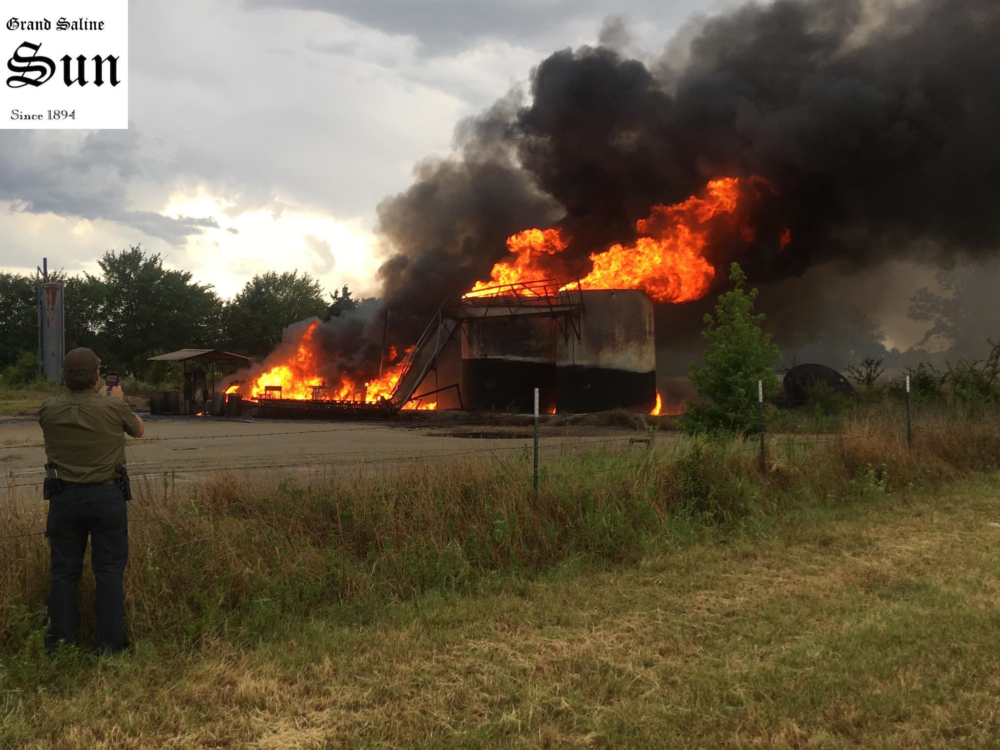 2048x1536 VIDEO: Oil storage tank fire started
