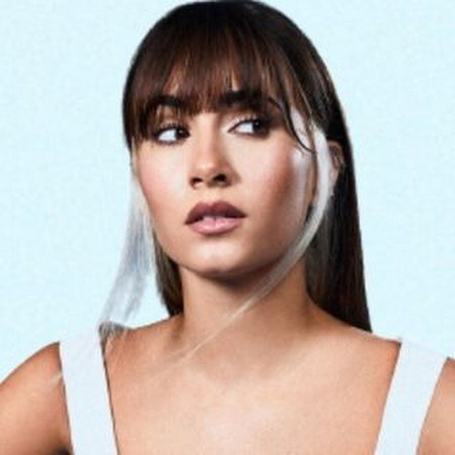 900x900 All About Aitana