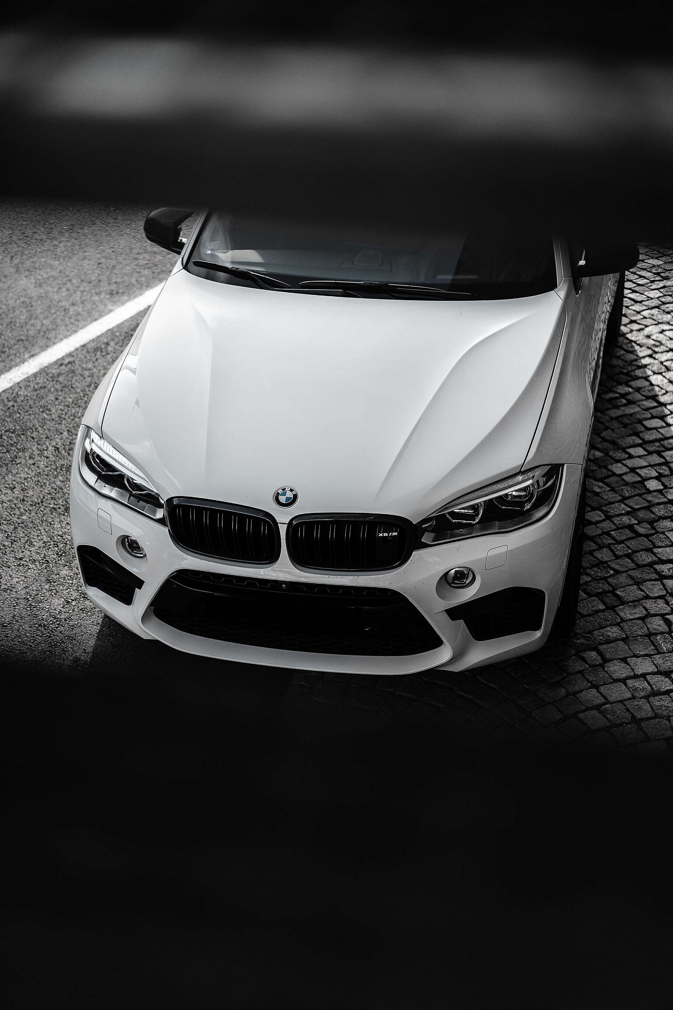 2210x3315 White BMW X6M Wallpaper Free