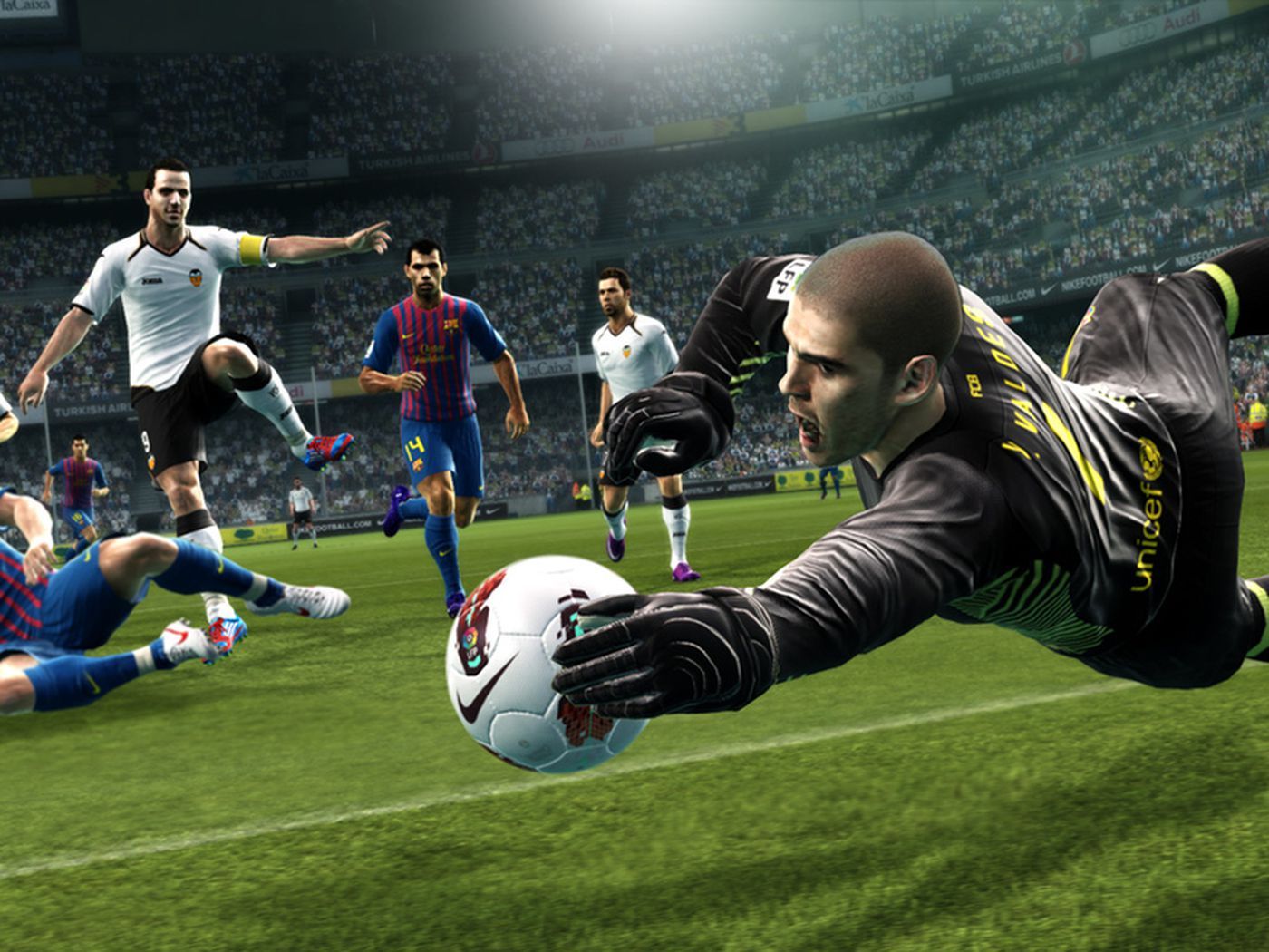 1400x1050 Pro Evolution Soccer 2013' DLC to add stadiums, uniforms, online content
