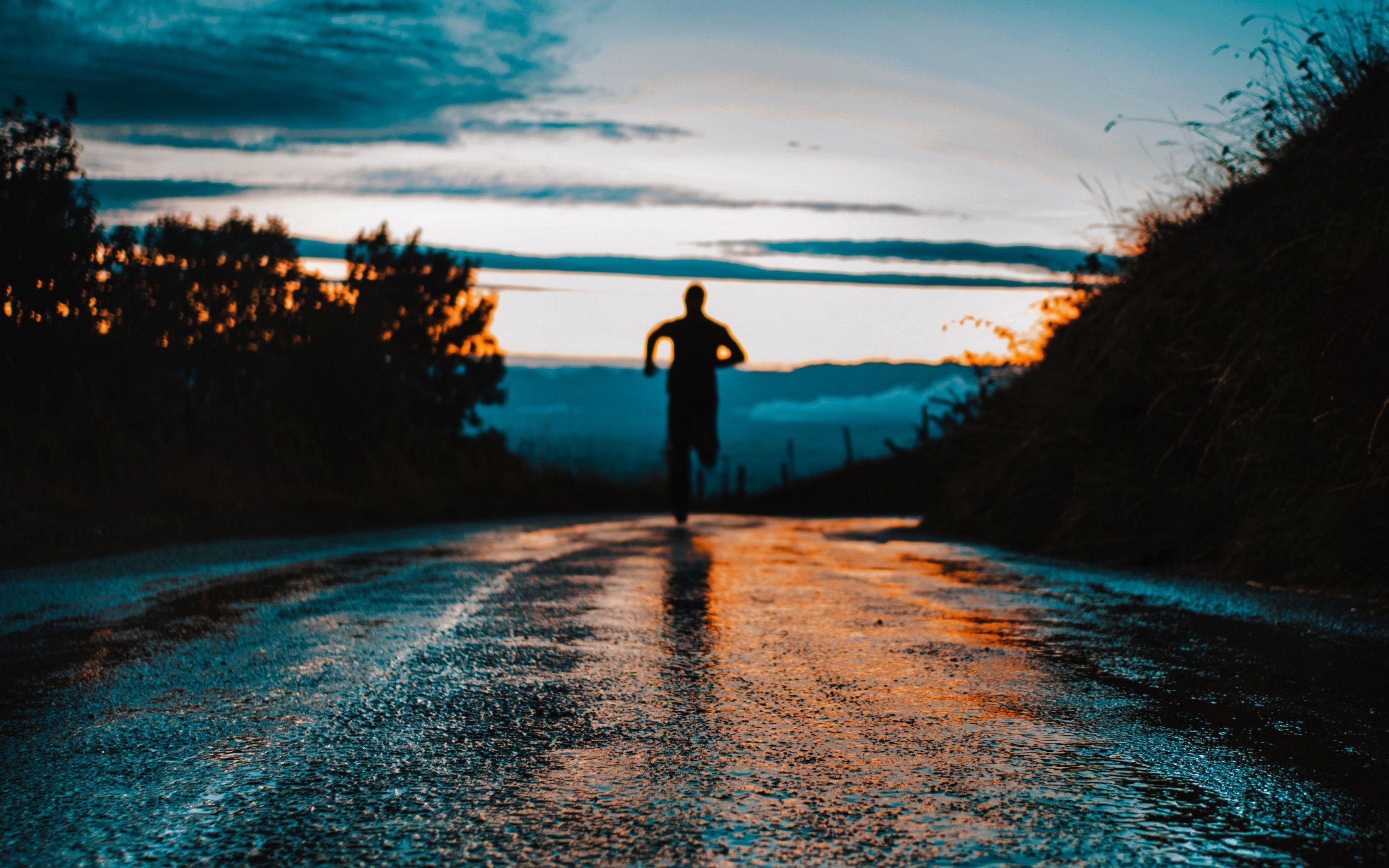 2880x1800 Wallpaper 4k silhouette, road, running, asphalt, wet 4k Wallpaper