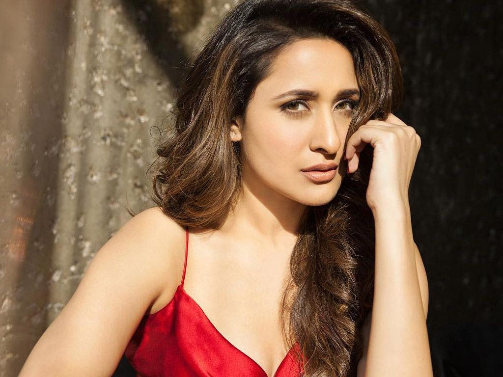 1024x768 Pragya Jaiswal Wallpaper