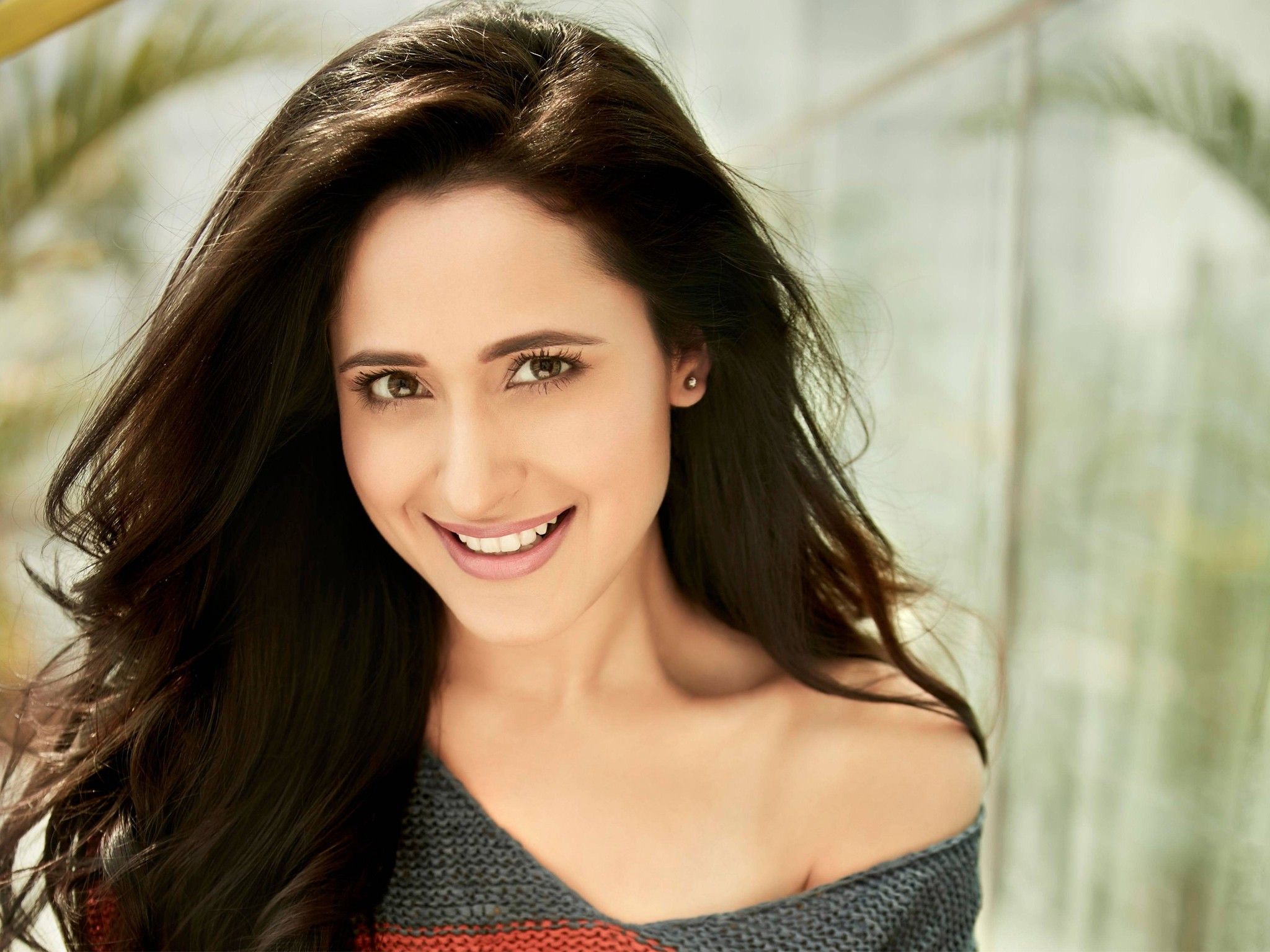 2048x1536 Smile Pragya Jaiswal HD Views Download Picture Image And Photo