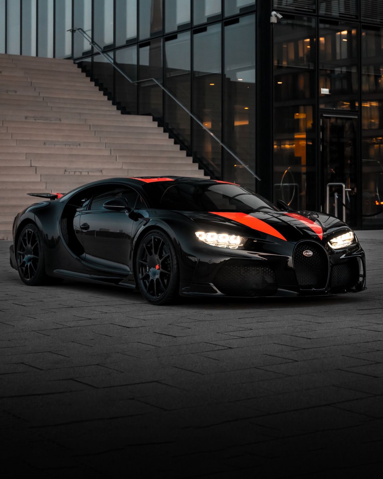 1338x1673 تويتر \ Bugatti على تويتر: Our dealer partner BUGATTI Duesseldorf has recently delivered a piece of engineering art to one of their customers in the form of the CHIRON Super Sport 300+. #
