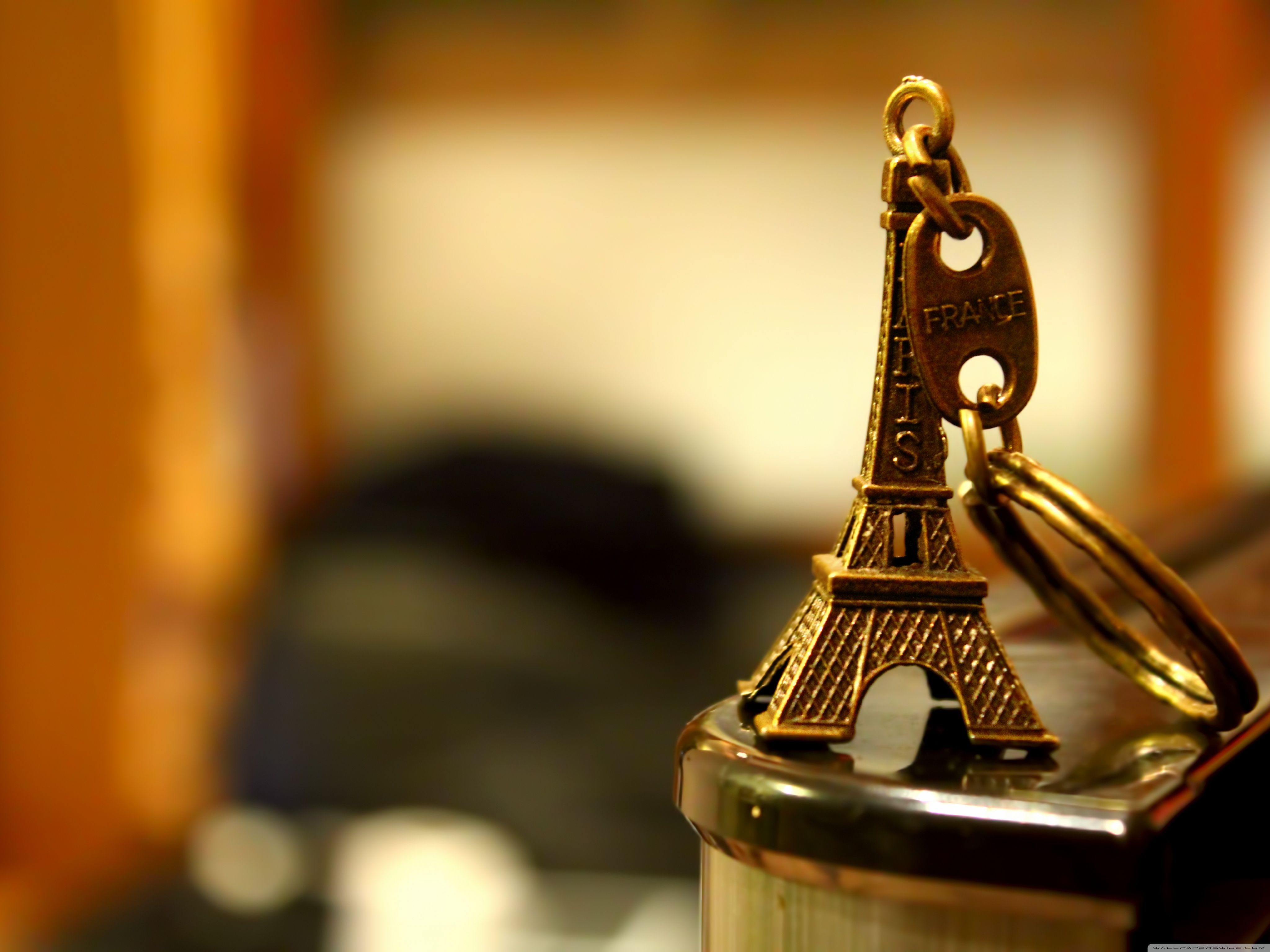 4096x3072 Eiffel Tower Keychain Ultra HD Desktop Background Wallpaper for 4K UHD TV : Widescreen & UltraWide Desktop & Laptop : Tablet