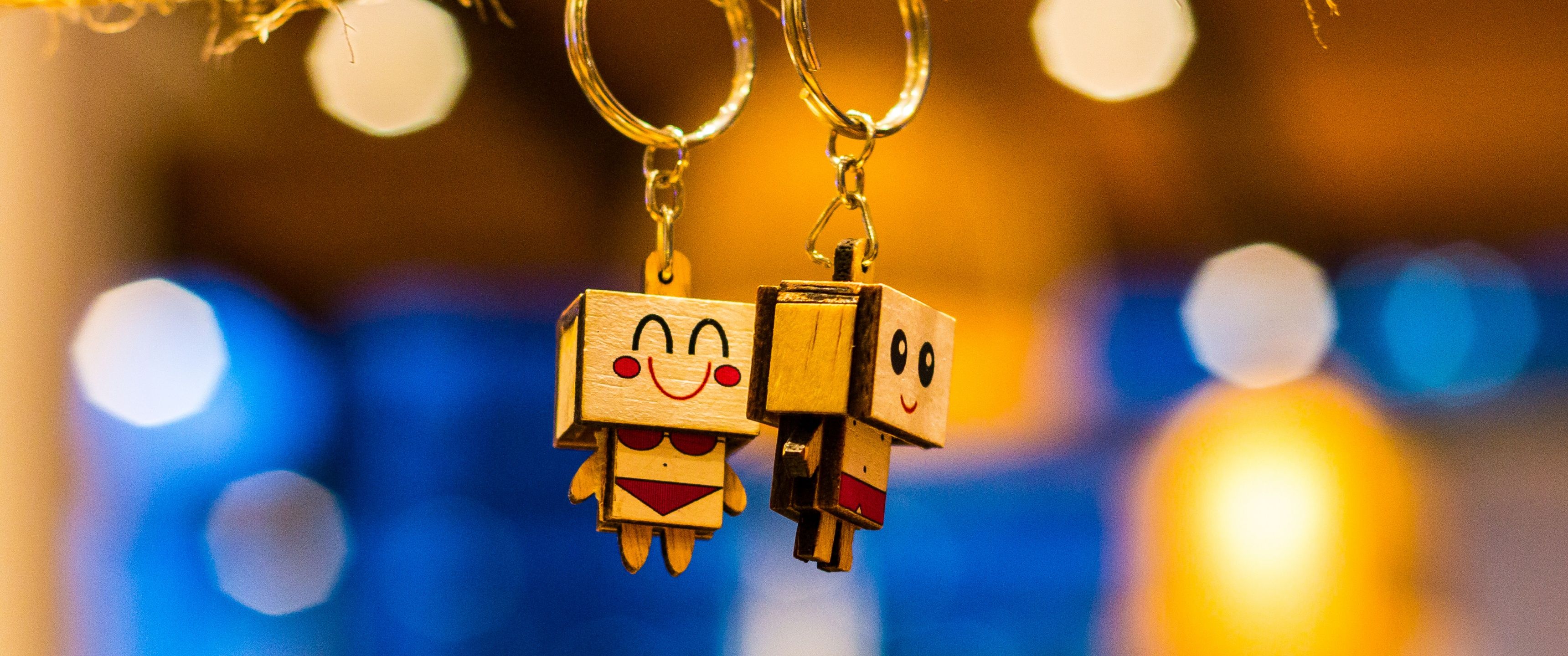 3440x1440 Box Man couple key chain Wallpaper 4K, Cute couple, Hanging
