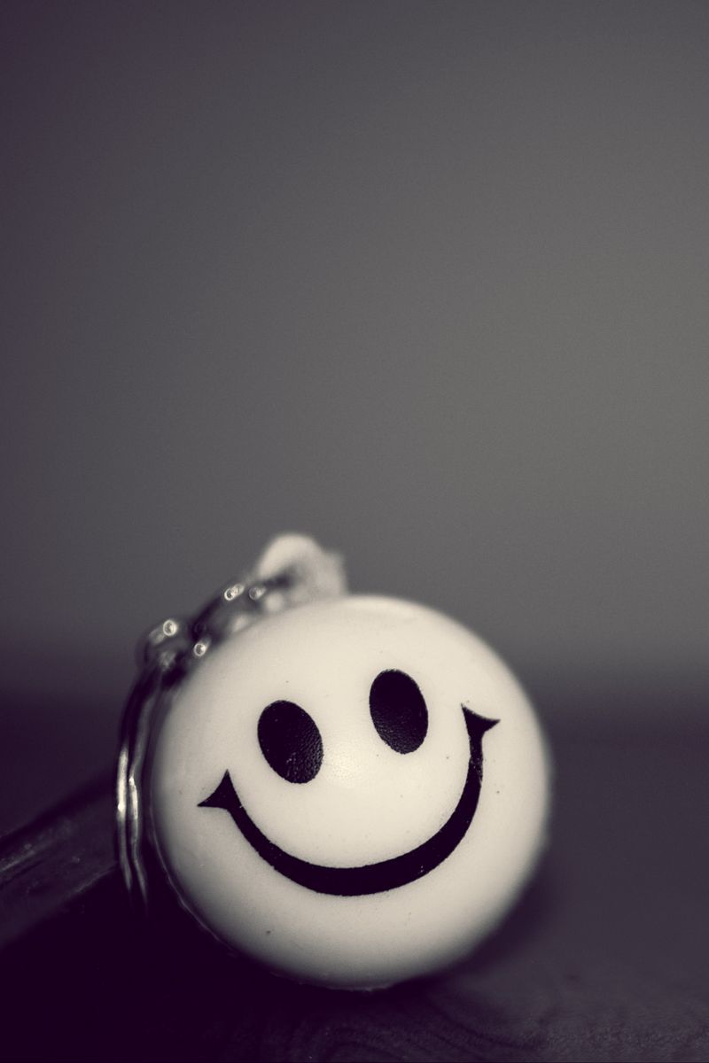 800x1200 Download Wallpaper 800x1200 Smiley, Smile, Bw, Keychain Iphone 4s 4 For Parallax HD Background