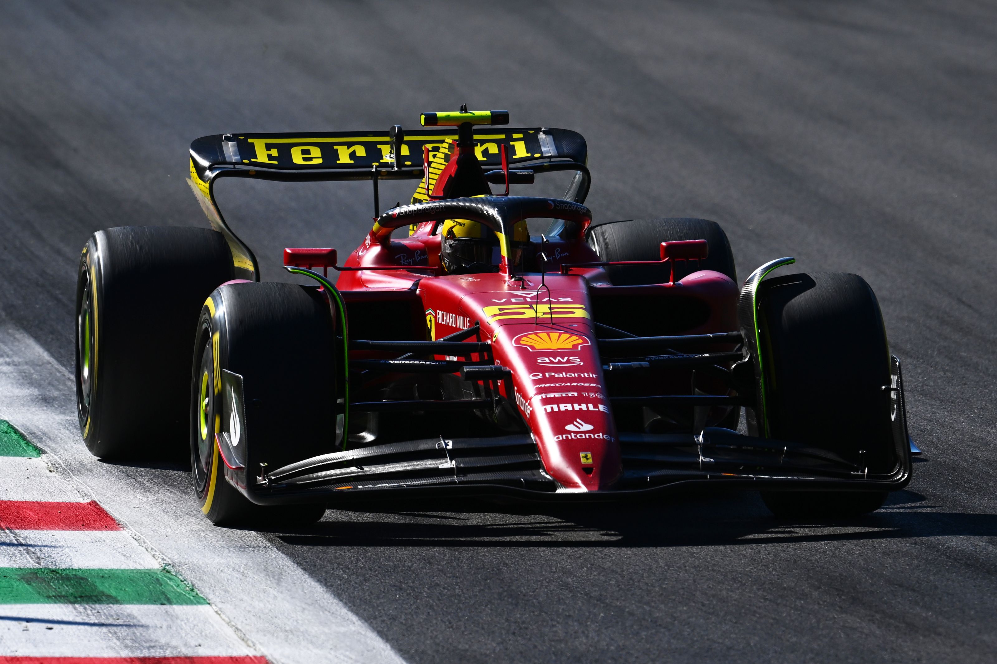 3200x2132 Formula 1: Carlos Sainz Jr. facing elimination in Singapore