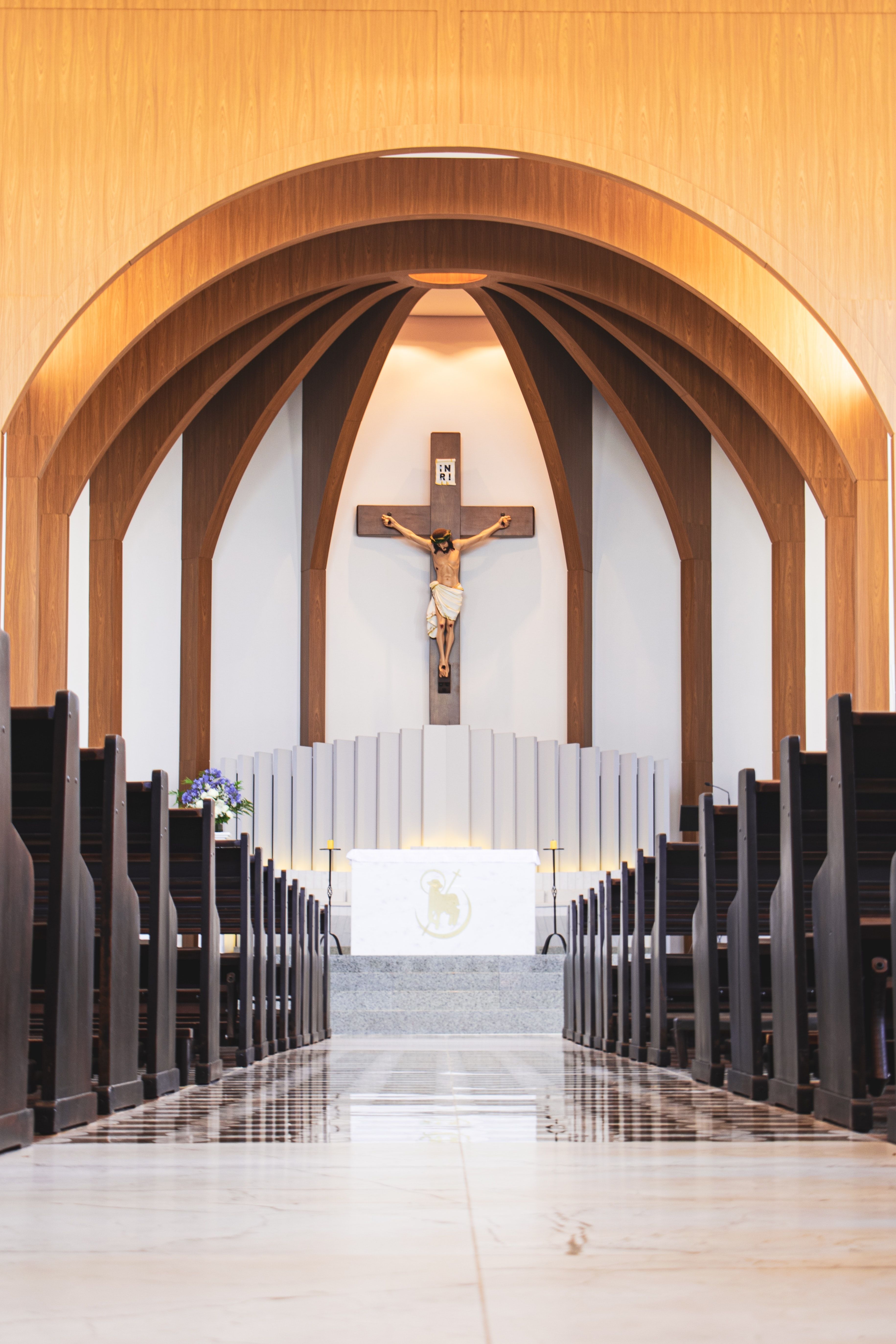 3662x5493 Lord jesus picture wallpaper in the church Wallpaper Download