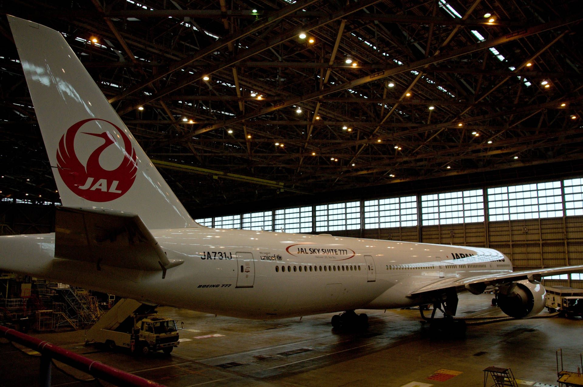 1920x1275 Download Japan Airlines Aircraft Hangar Wallpaper