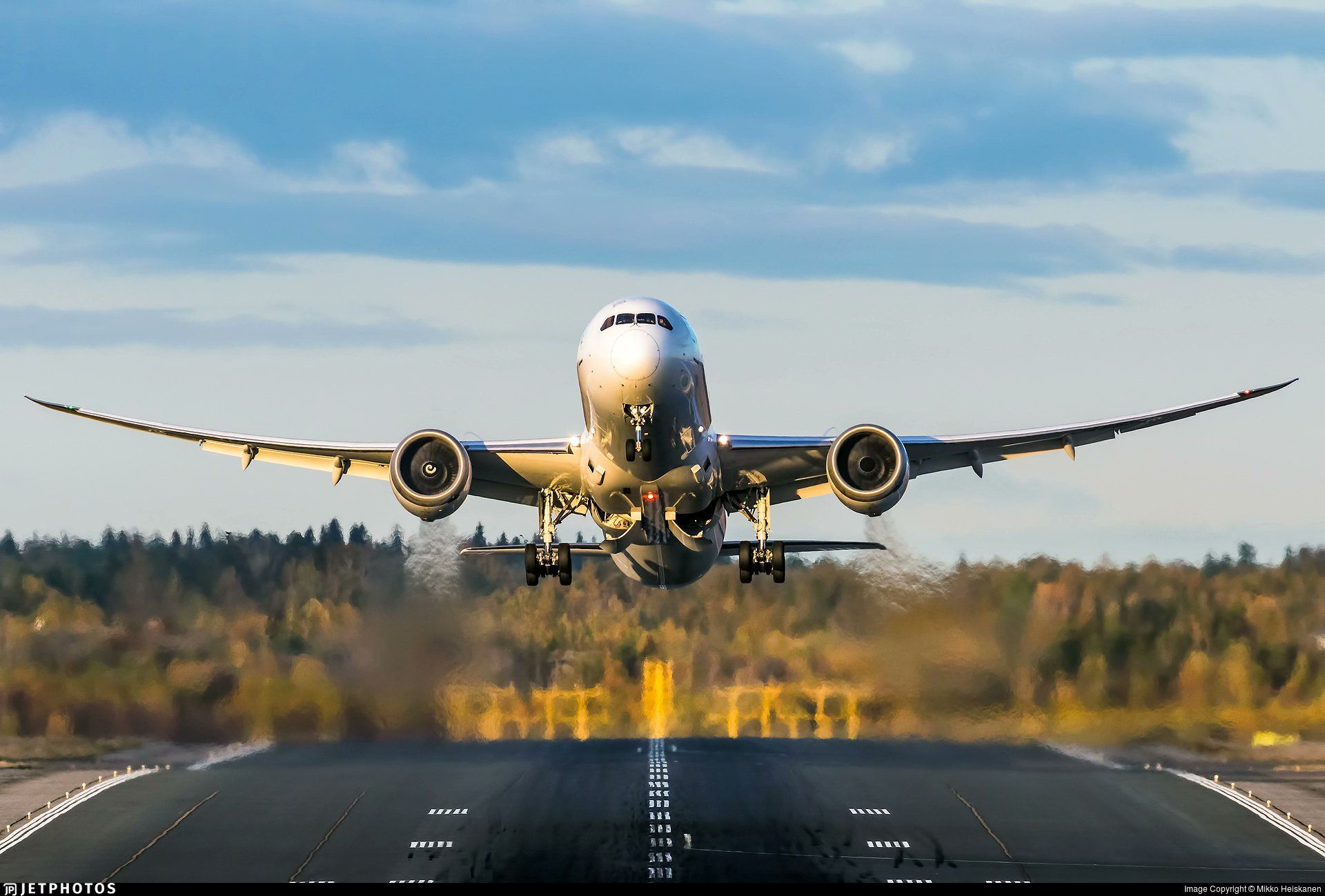 1920x1299 JetPhotos Japan Airlines 787 departing Helsinki. © Mikko Heiskanen