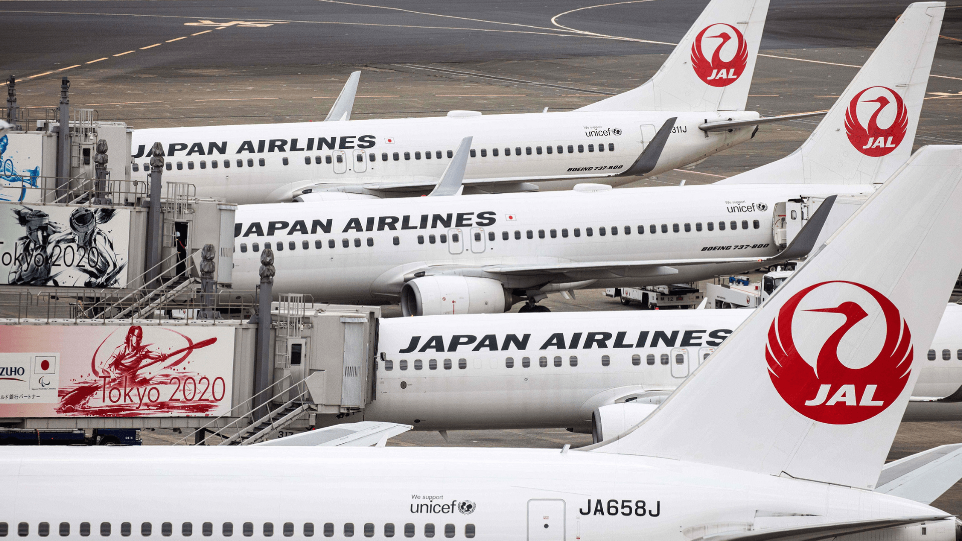 1920x1080 International airlines suspend some US flights over 5G uncertainty