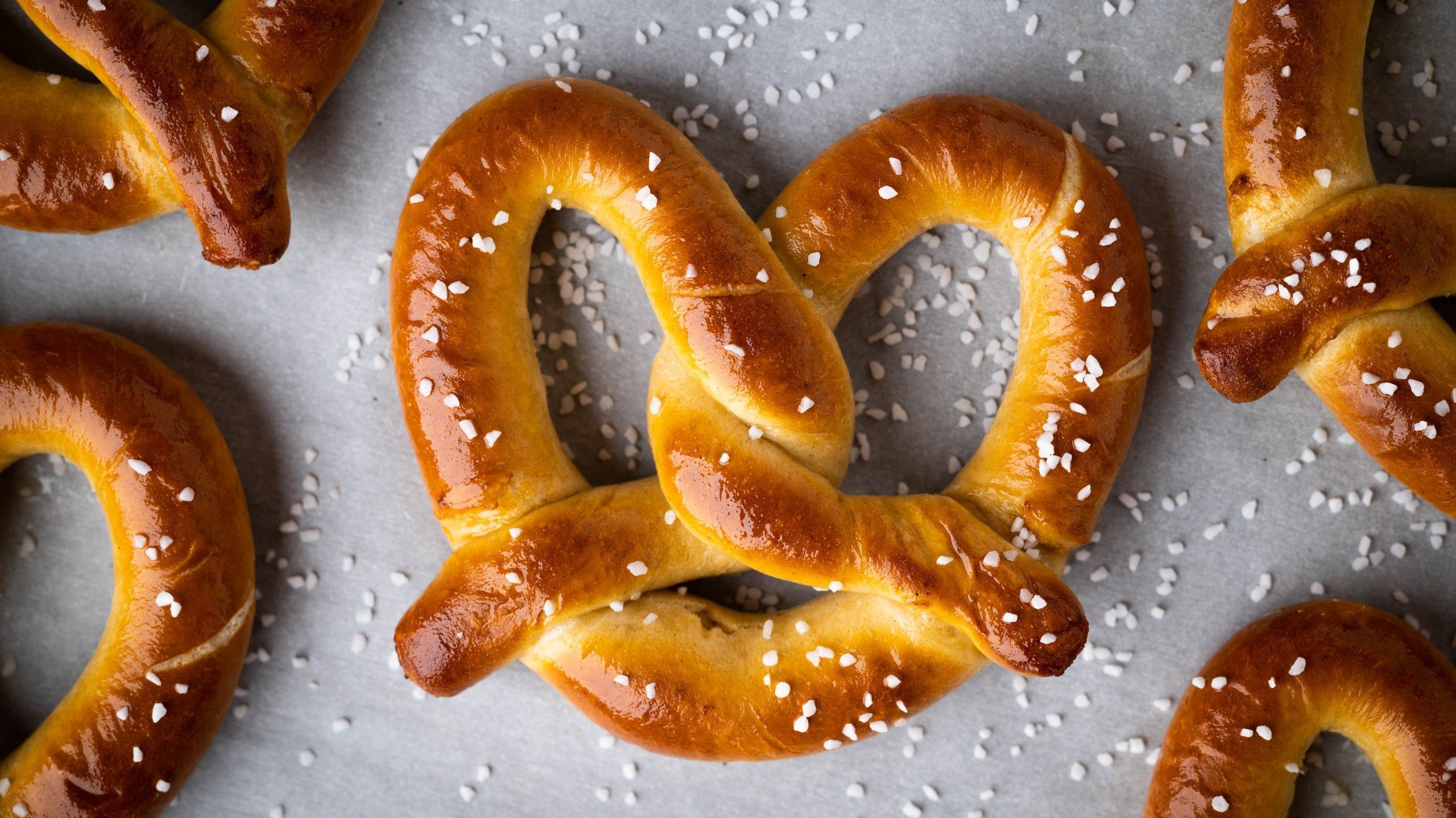 2560x1440 How The Pretzel Went From Soft To Hard