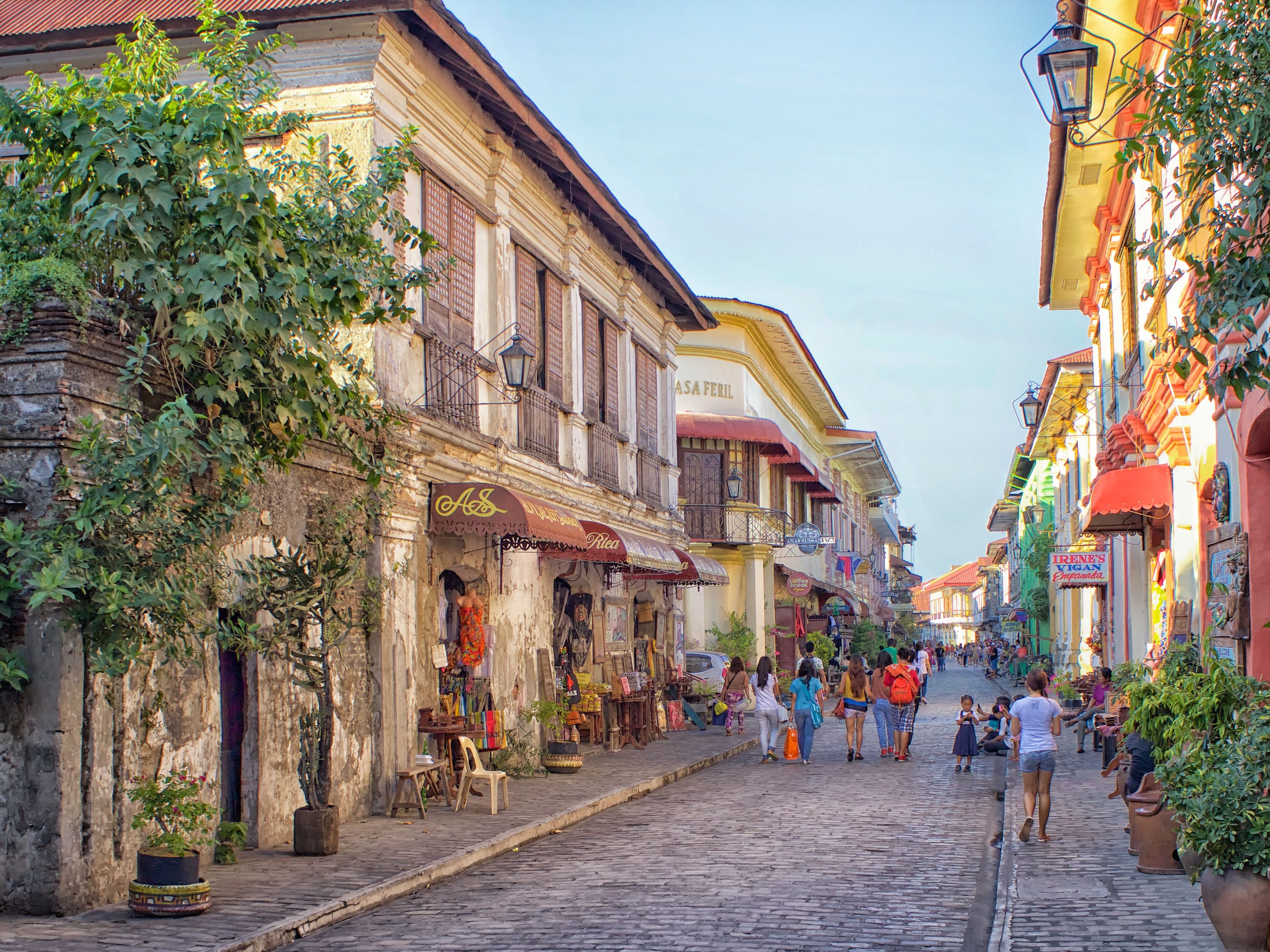 3721x2789 Vigan