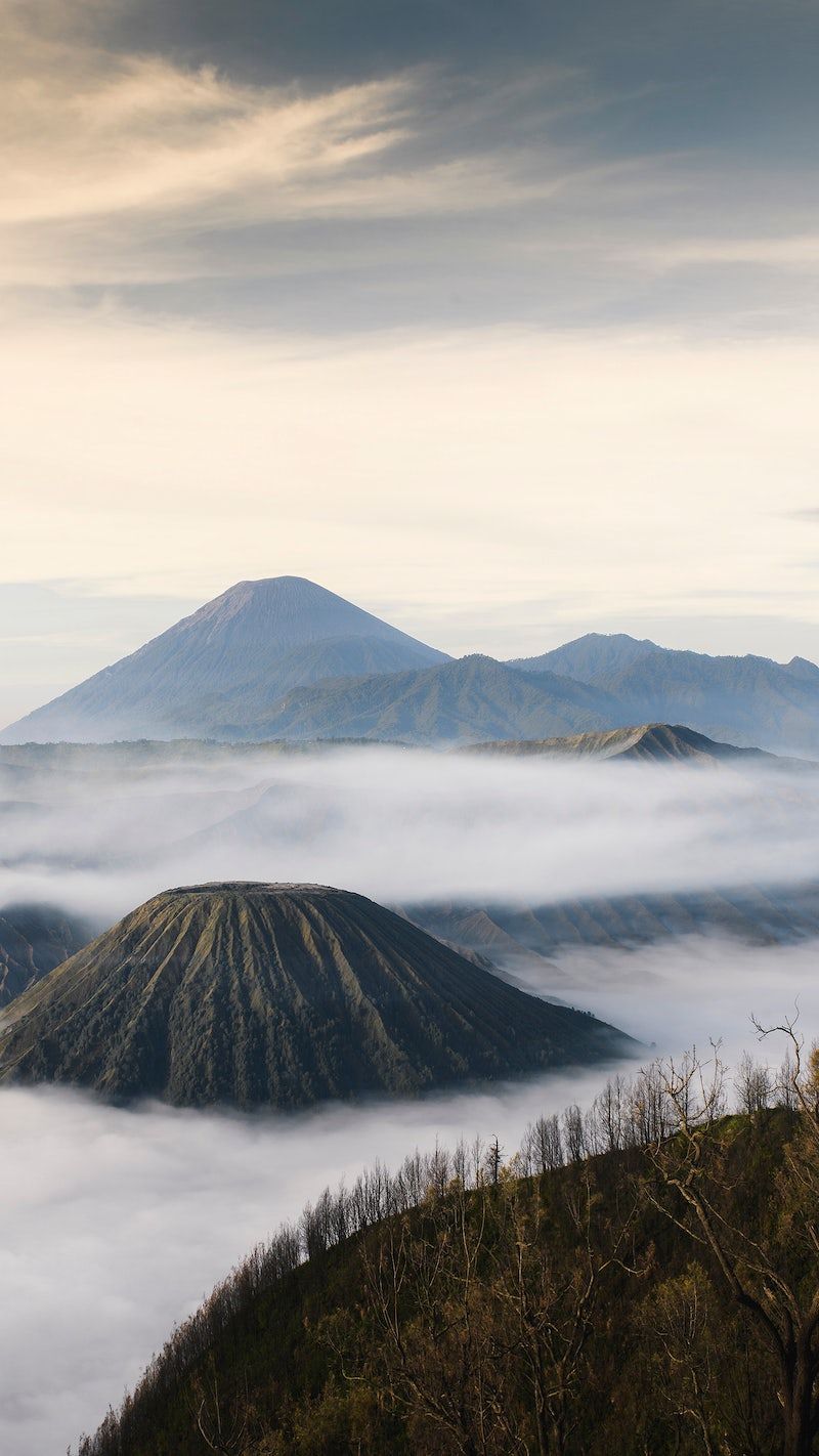 800x1422 Traveler in Bromo Tengger Semeru
