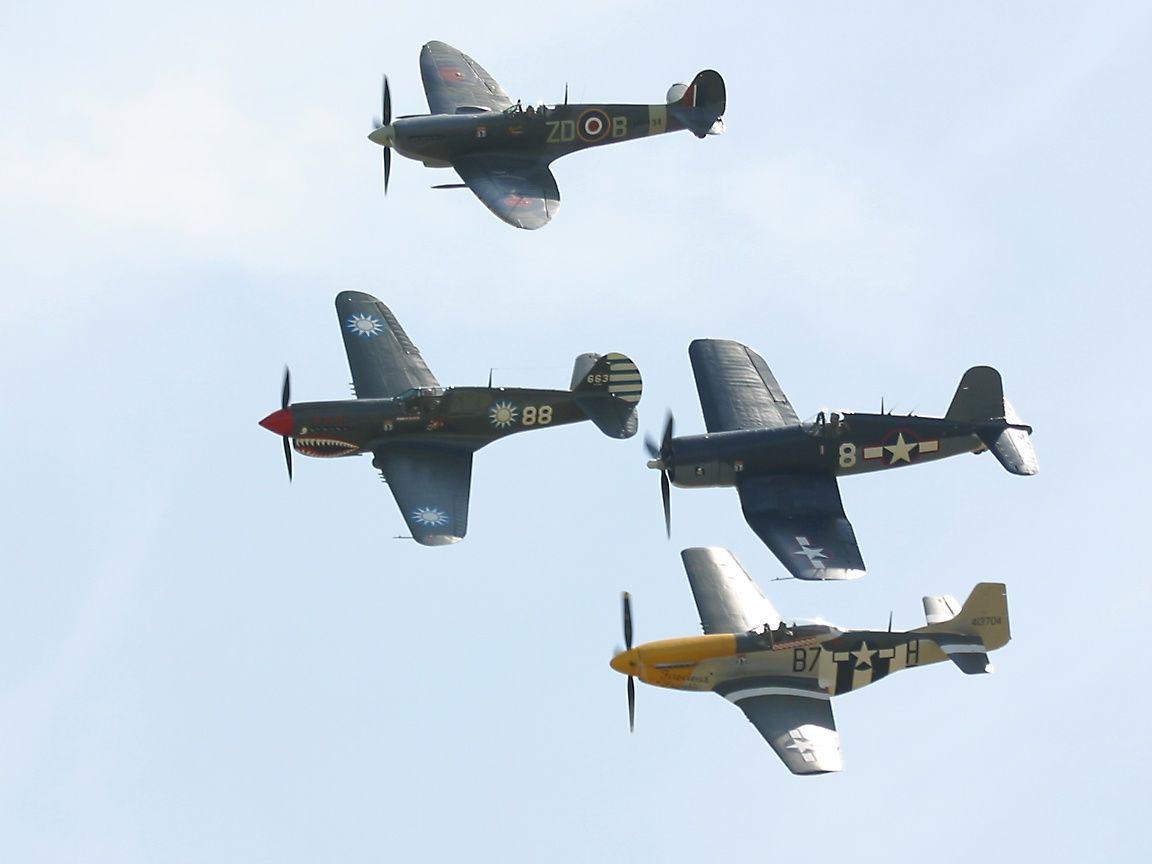 1152x864 Dissimilar Aircraft Types Wallpaper