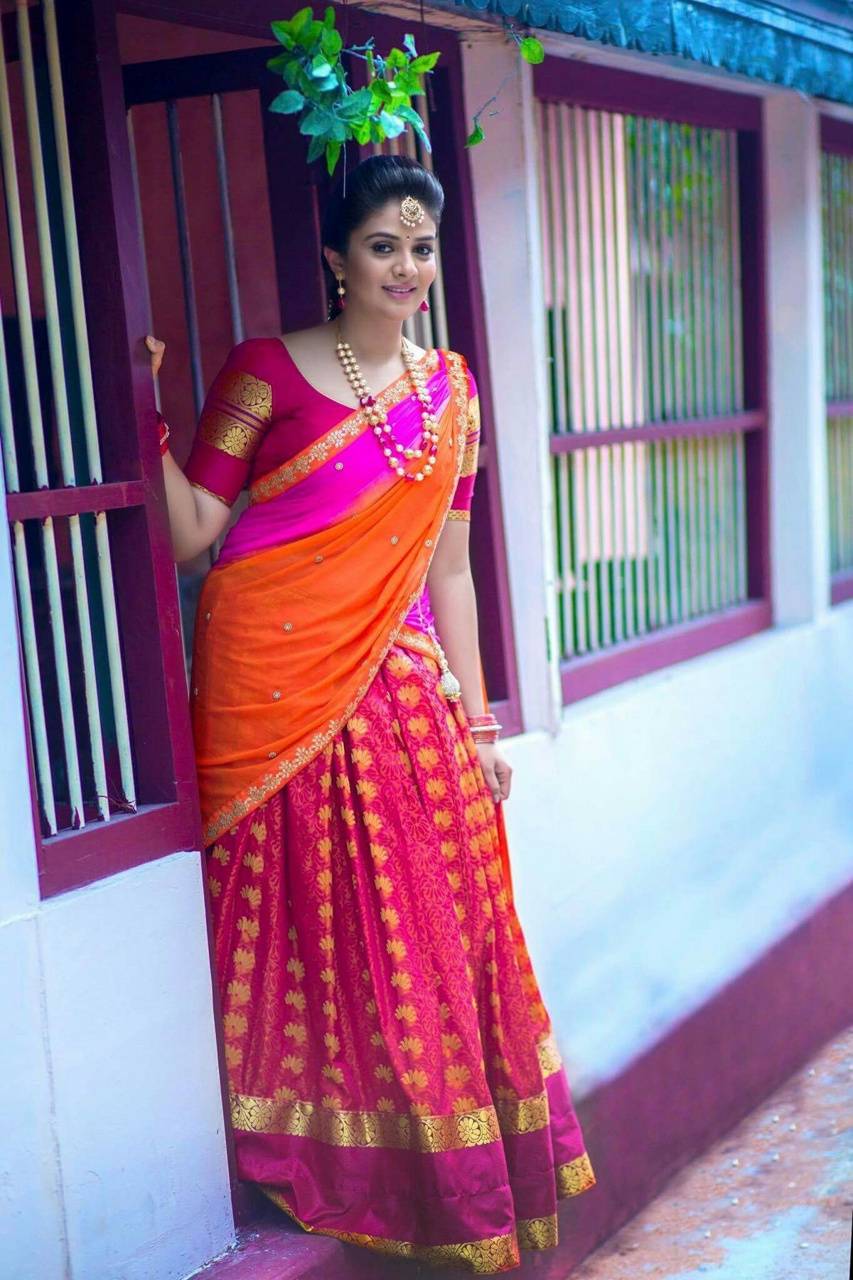 853x1280 Sreemukhi Wallpaper