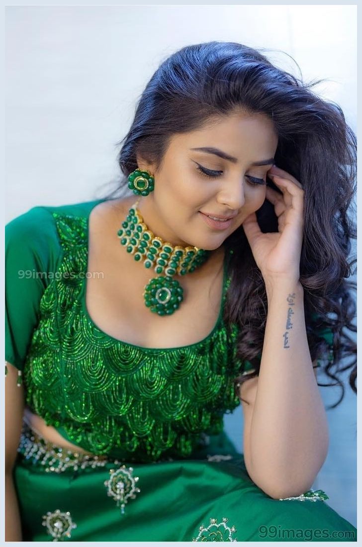 728x1100 Pin On Sreemukhi Latest HD Photo Wallpaper (1080p)