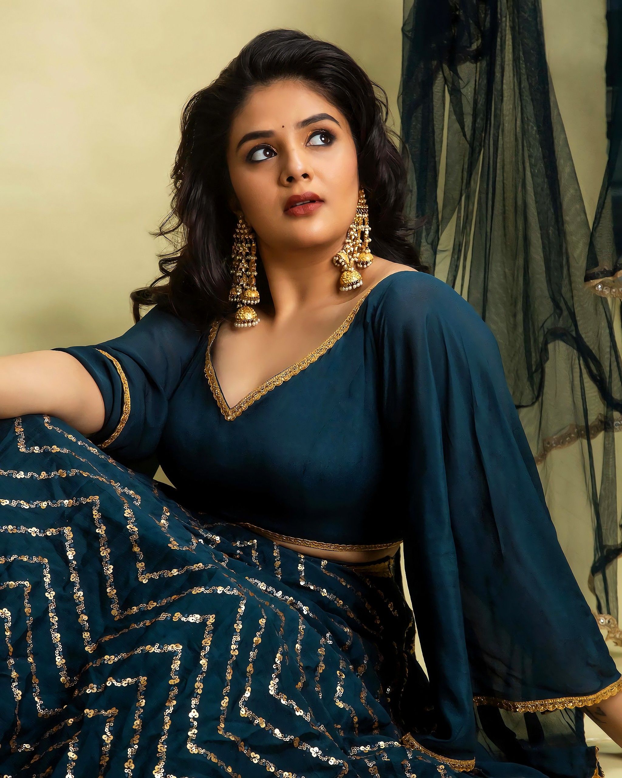 2048x2560 Sreemukhi Wallpaper Download