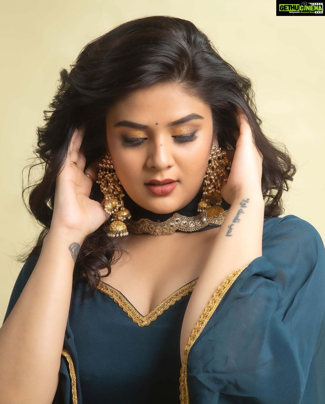 1080x1343 Actress Sreemukhi HD Photo and Wallpaper January 2022