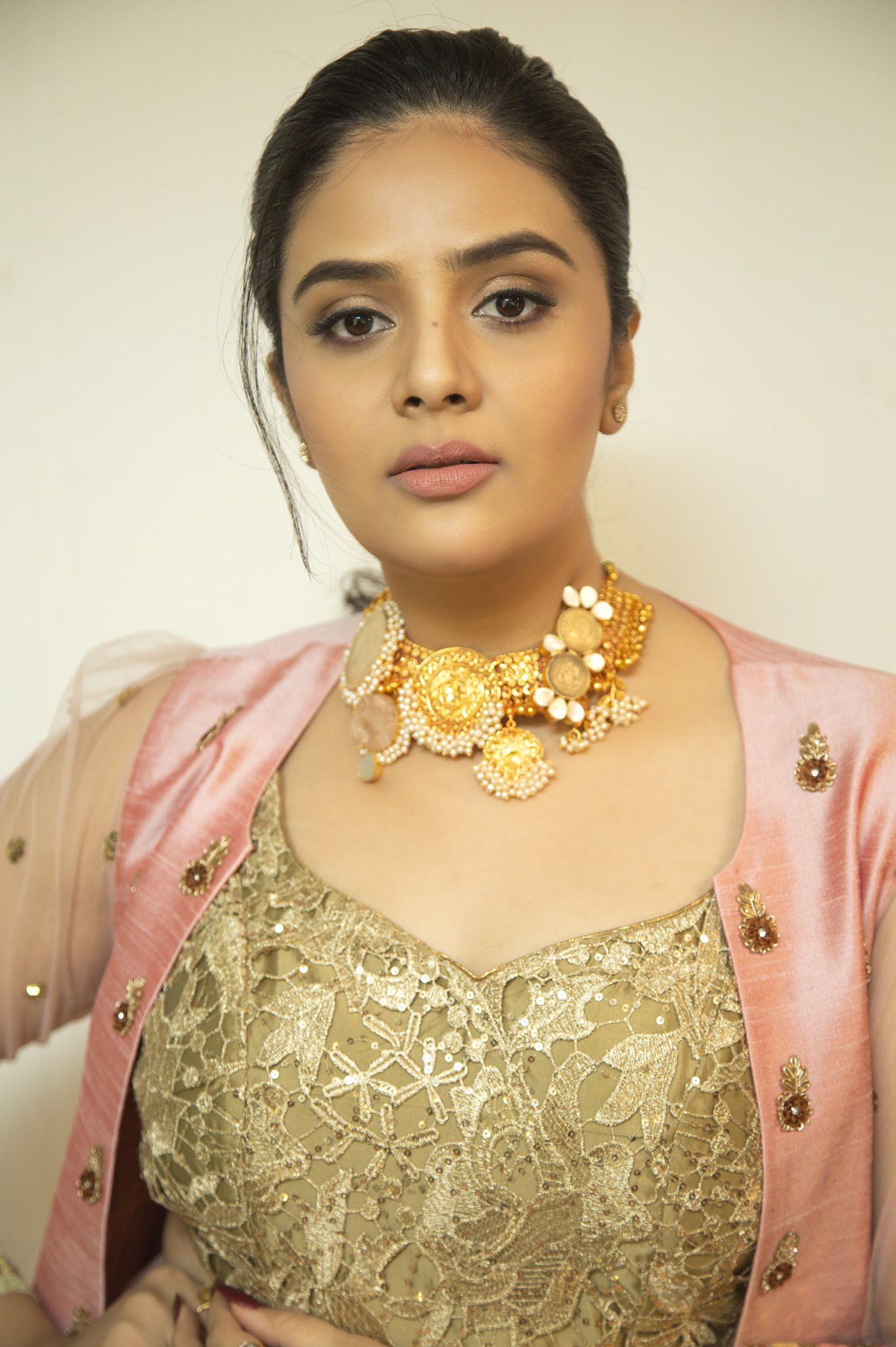 1364x2048 sreemukhi New HD Wallpaper