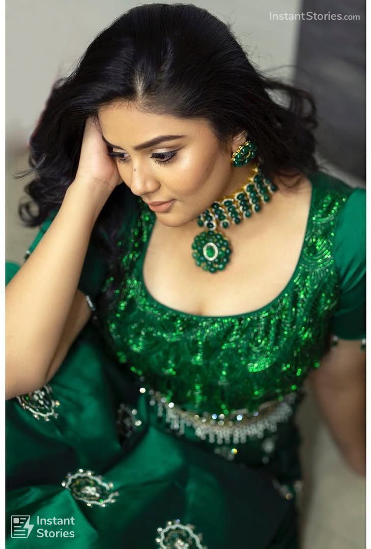 729x1080 Sreemukhi Latest Hot HD Photo Wallpaper (1080p, 4k)