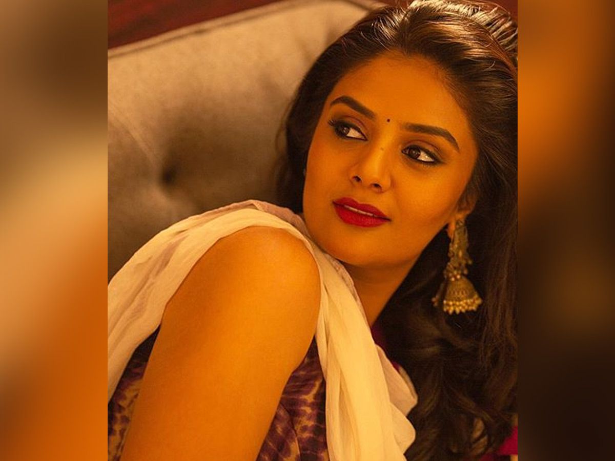 1200x900 Sreemukhi's behaviour irking her fans