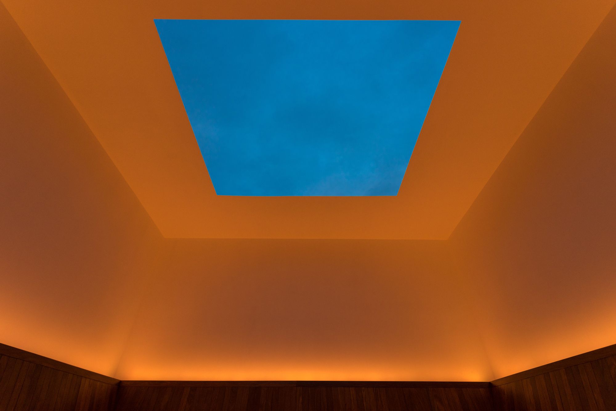 2000x1335 