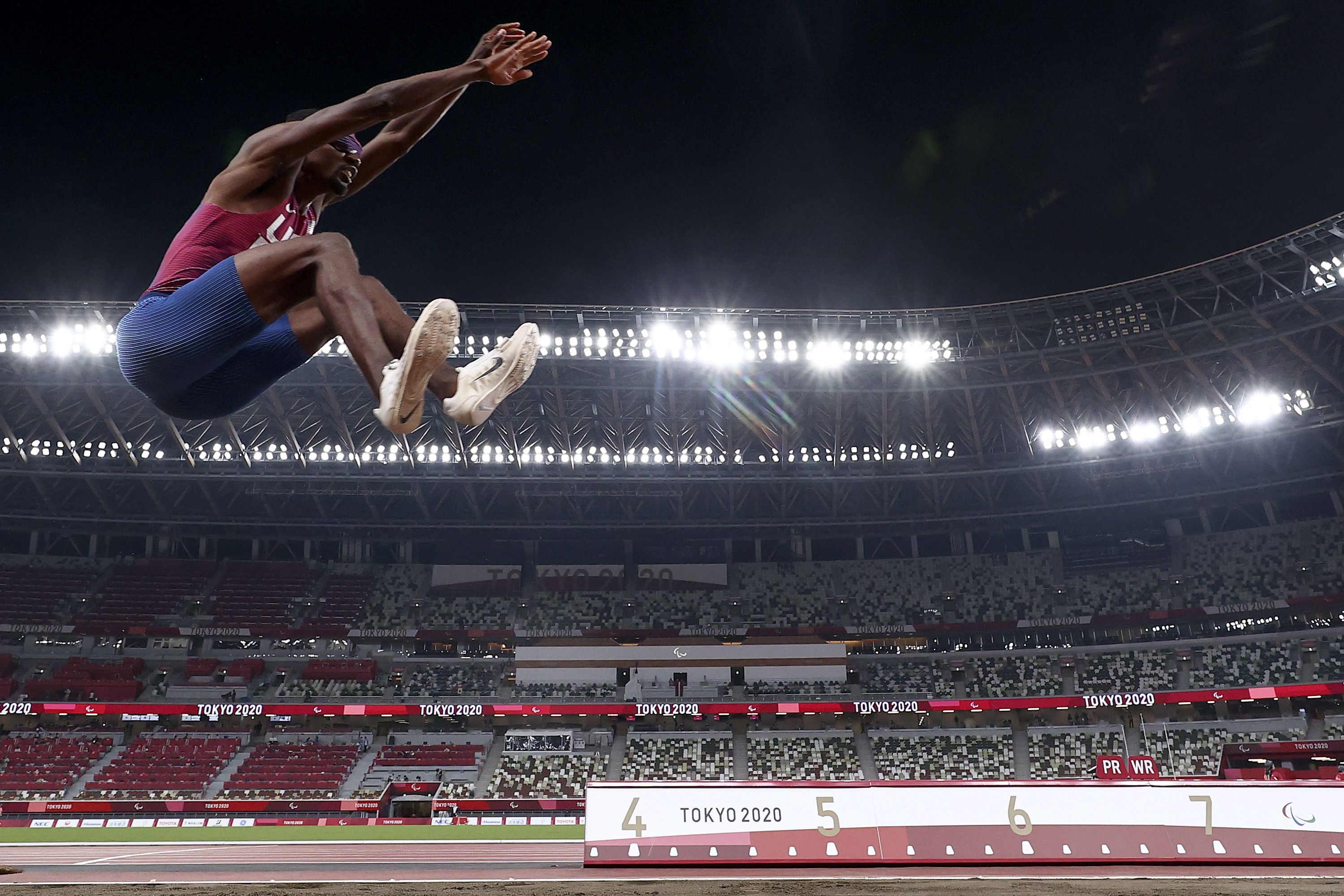 Long Jump Wallpapers - Top Free Long Jump Backgrounds - WallpaperAccess